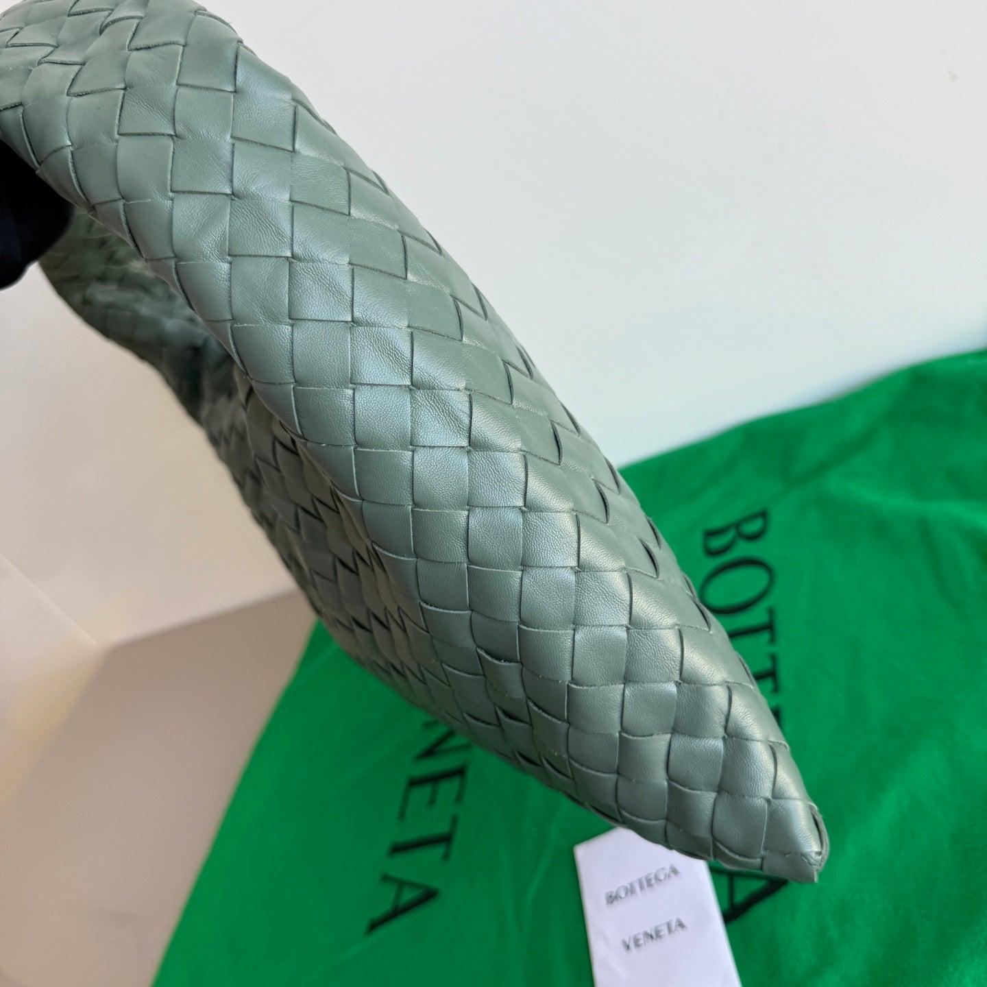 Bottega Veneta Hop Hobo Piccolo in pelle Aloe Vera Verde in vendita 6