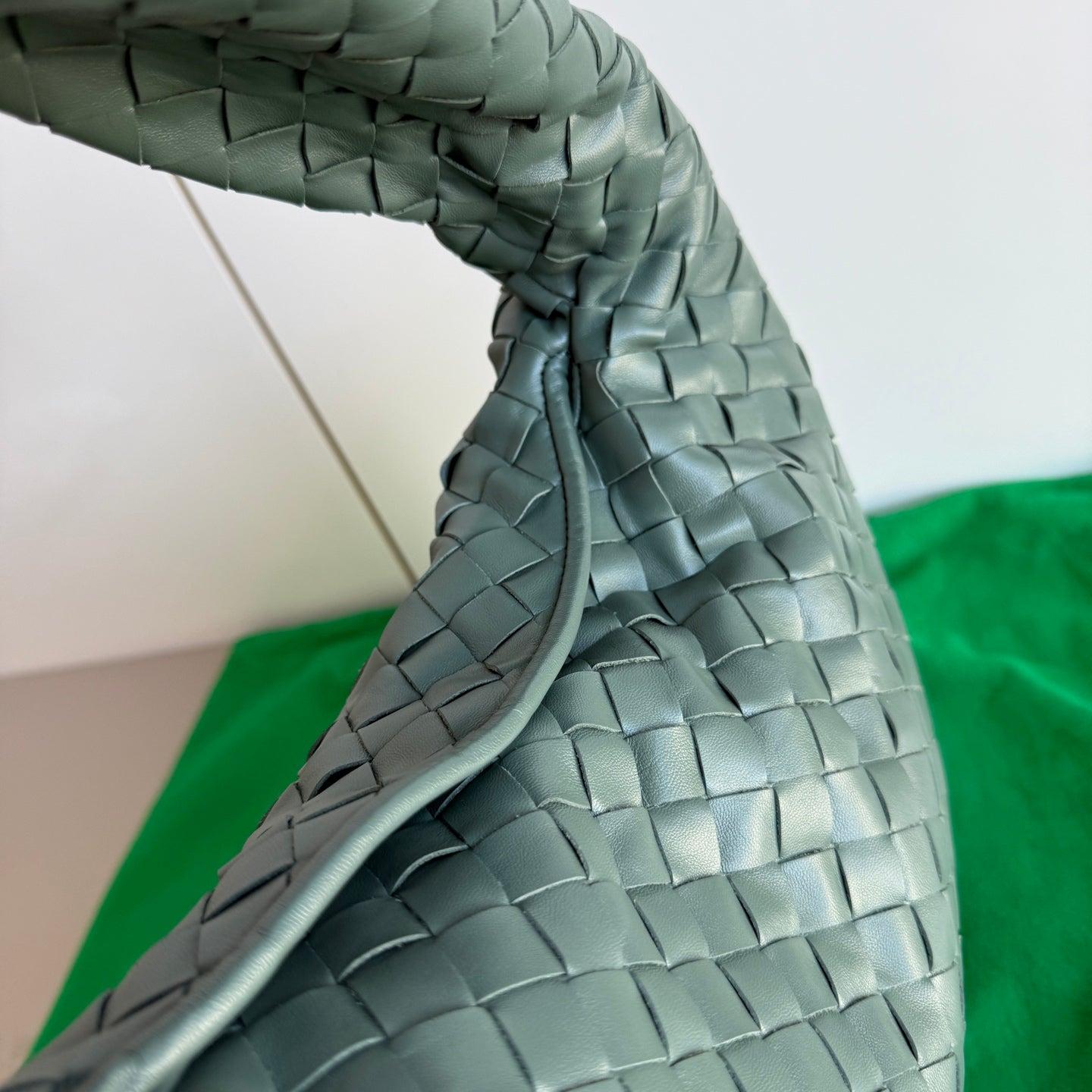Bottega Veneta Hop Hobo Piccolo in pelle Aloe Vera Verde in vendita 2