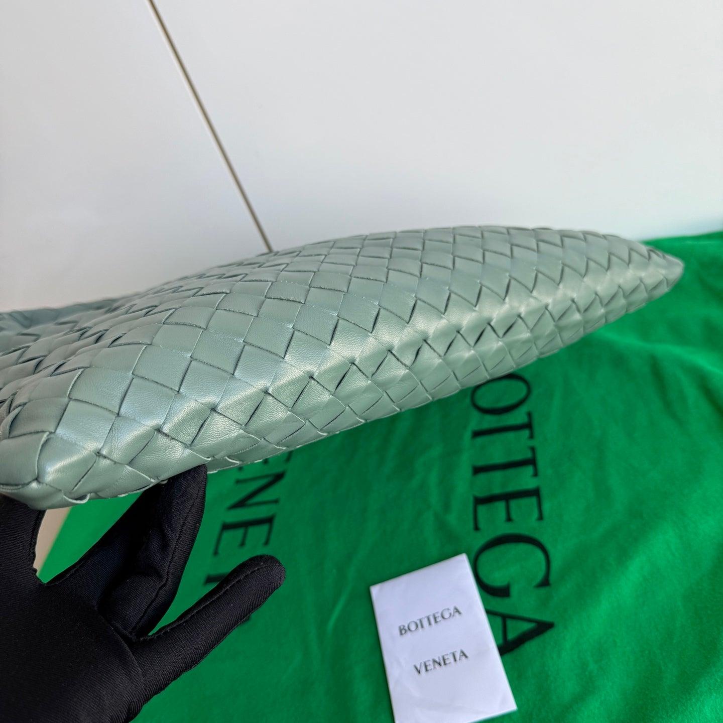 Bottega Veneta Hop Hobo Piccolo in pelle Aloe Vera Verde in vendita 3
