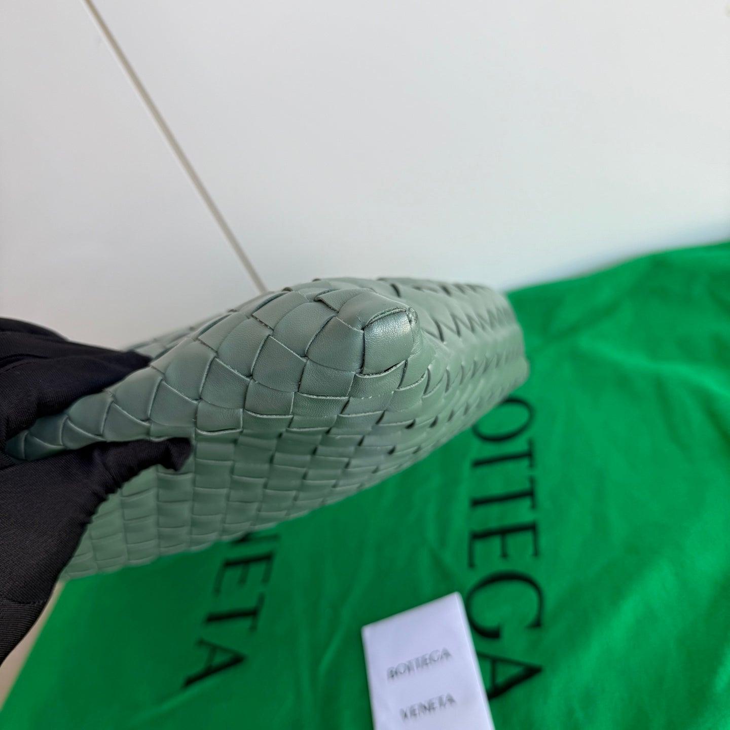Bottega Veneta Hop Hobo Piccolo in pelle Aloe Vera Verde in vendita 4