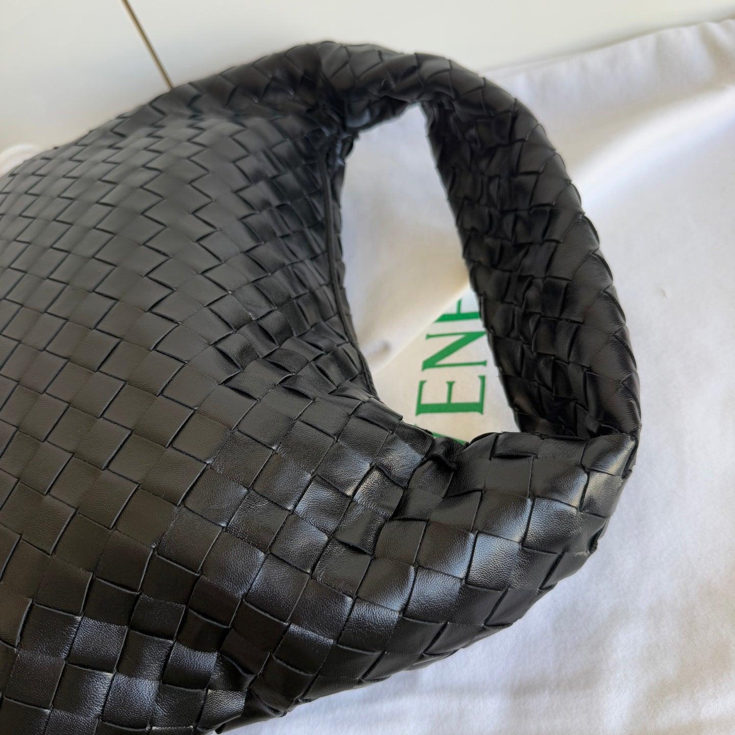 Bottega Veneta Hop Hobo petit cuir noir en vente 5
