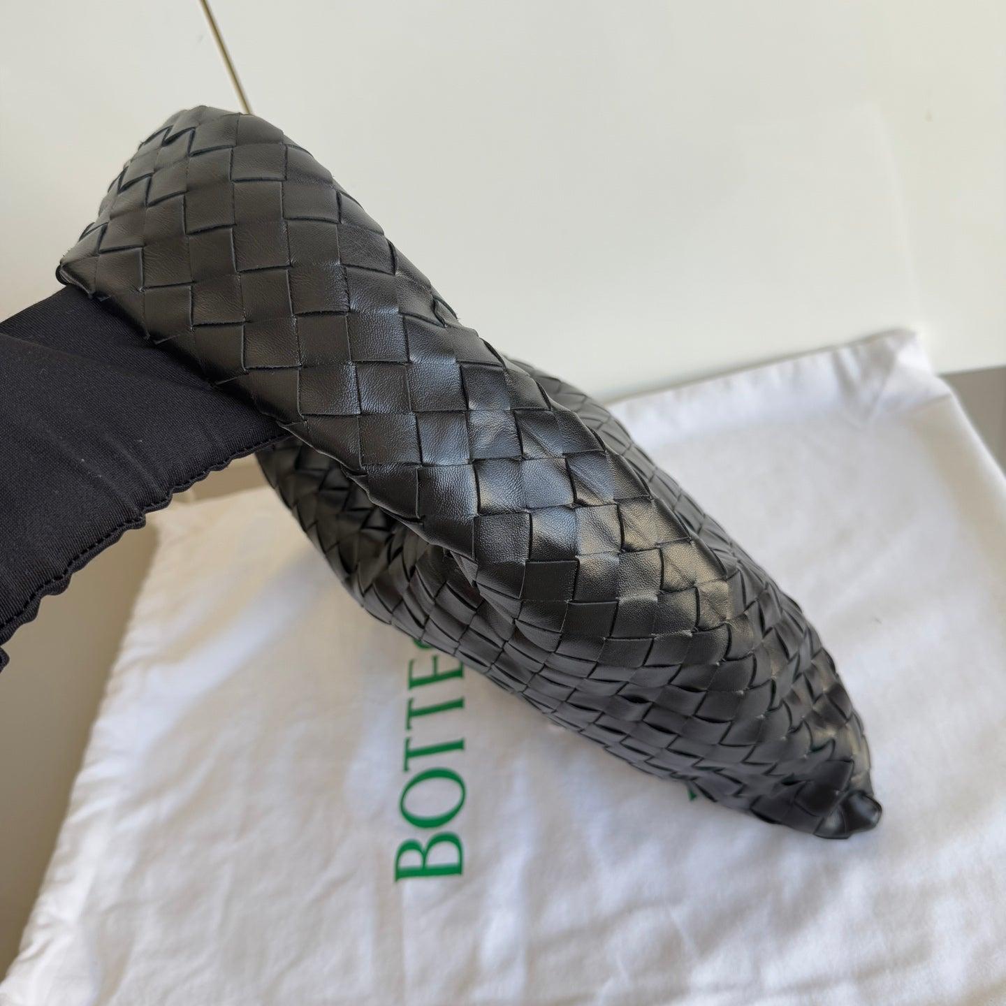 Noir Bottega Veneta Hop Hobo petit cuir noir en vente