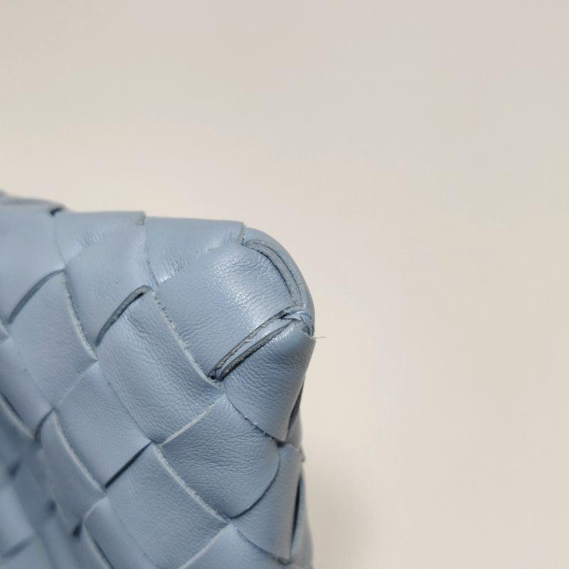 Bottega Veneta Hop Hobo Pequeña Piel Azul Bruma en venta 3