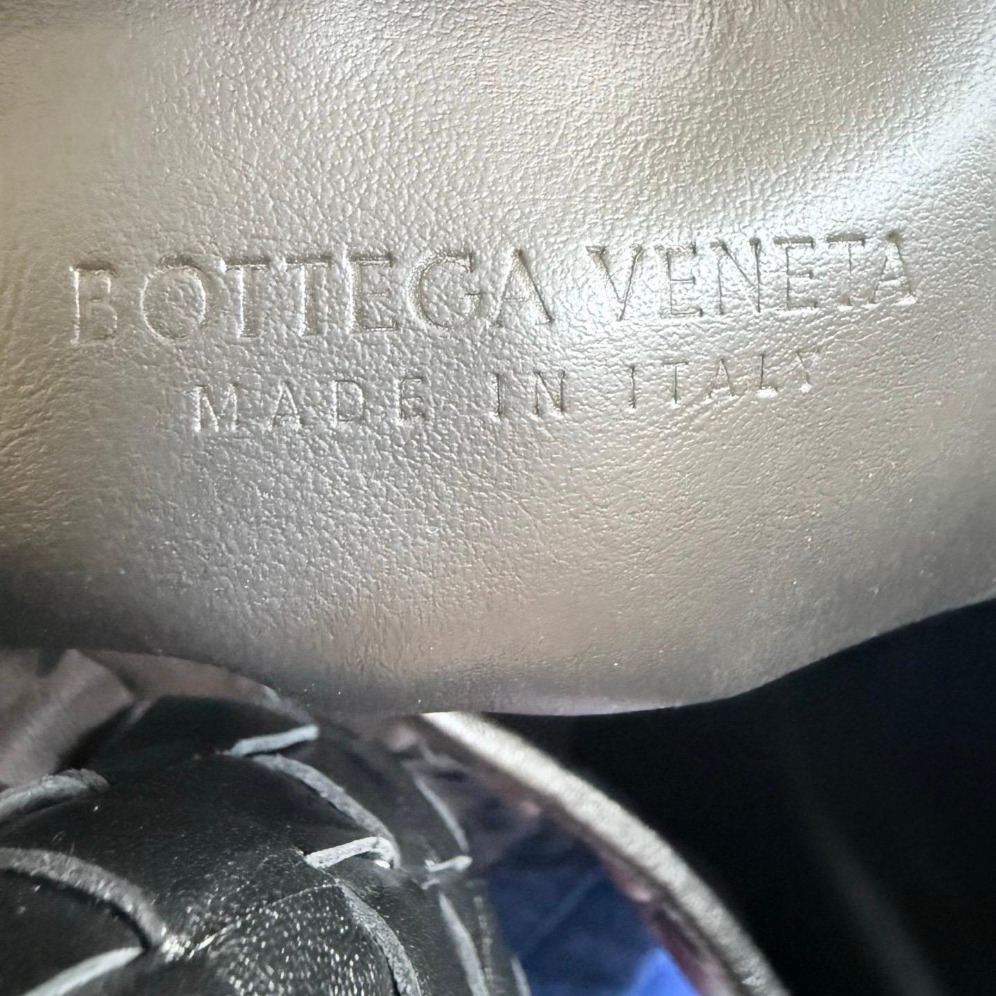 Bottega Veneta Hop Grand sac en cuir noir Intrecciato en vente 8