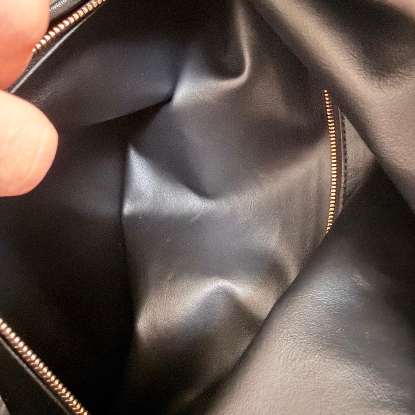 Bottega Veneta Hop Grand sac en cuir noir Intrecciato en vente 9