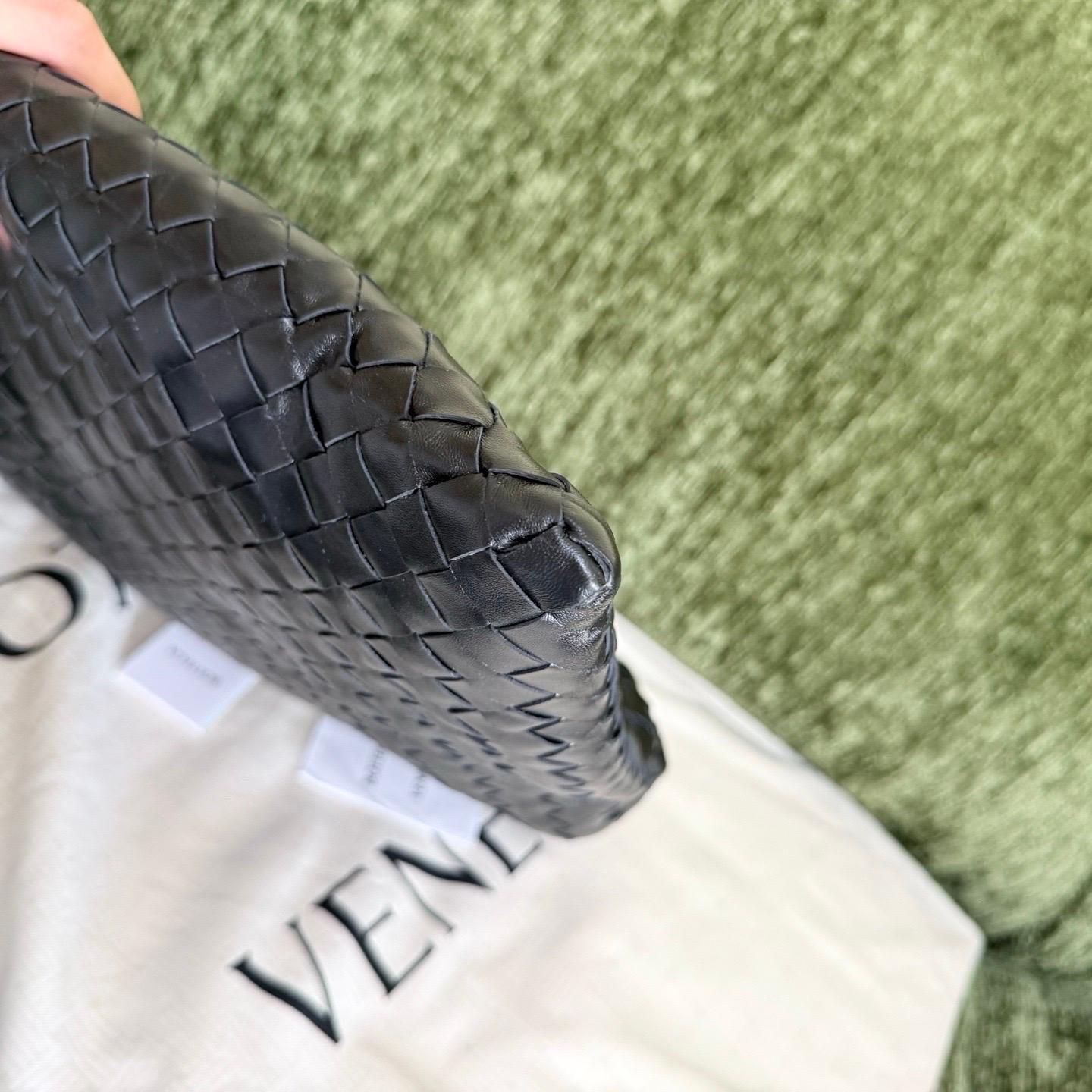 Noir Bottega Veneta Hop Grand sac en cuir noir Intrecciato en vente