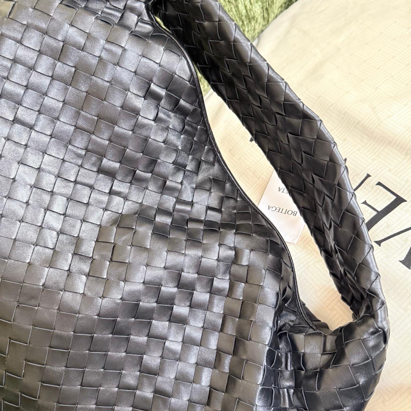 Bottega Veneta Hop Grand sac en cuir noir Intrecciato en vente 3