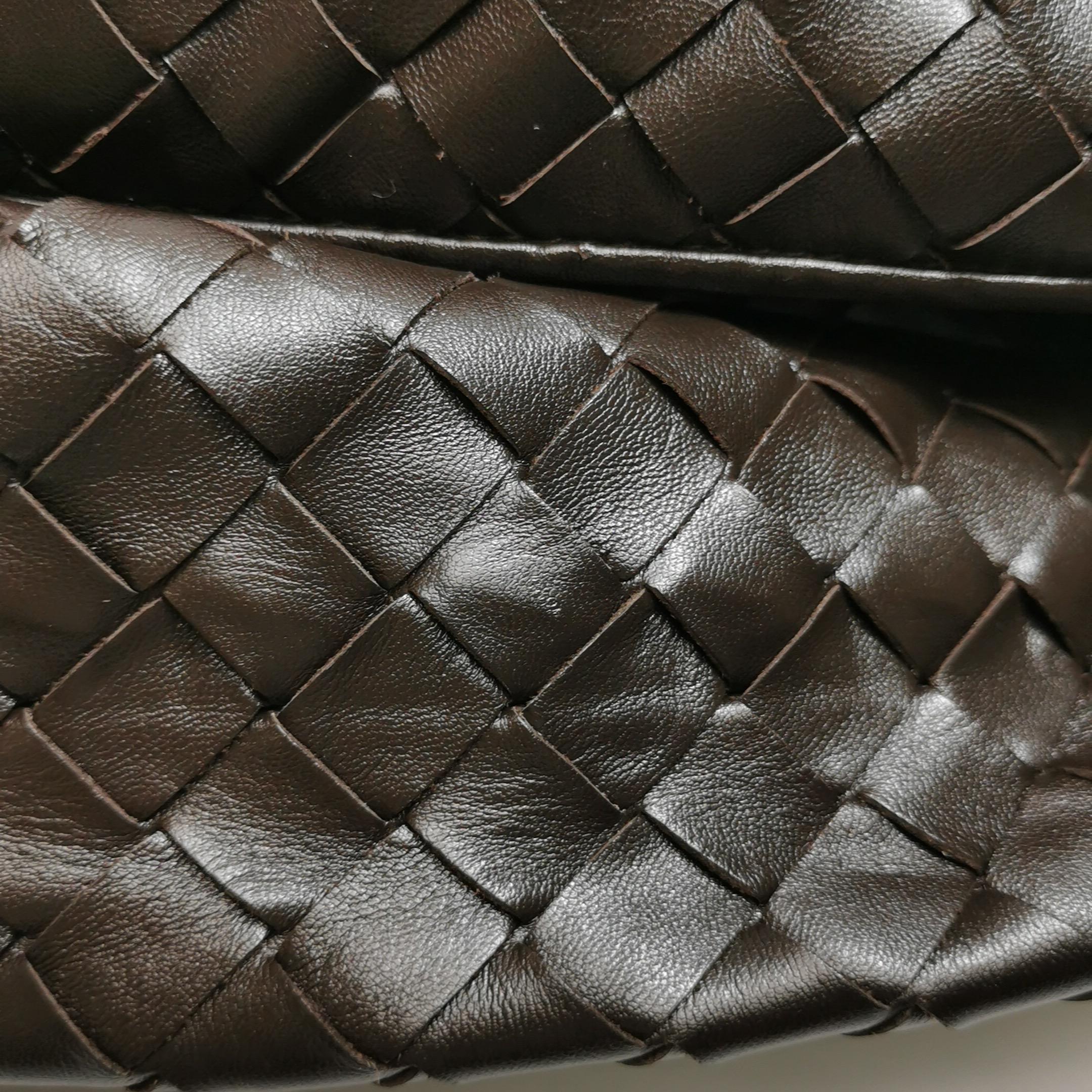 Bottega Veneta Hop Large Leather Fondant Chocolate Brown Hobo Bag en vente 6