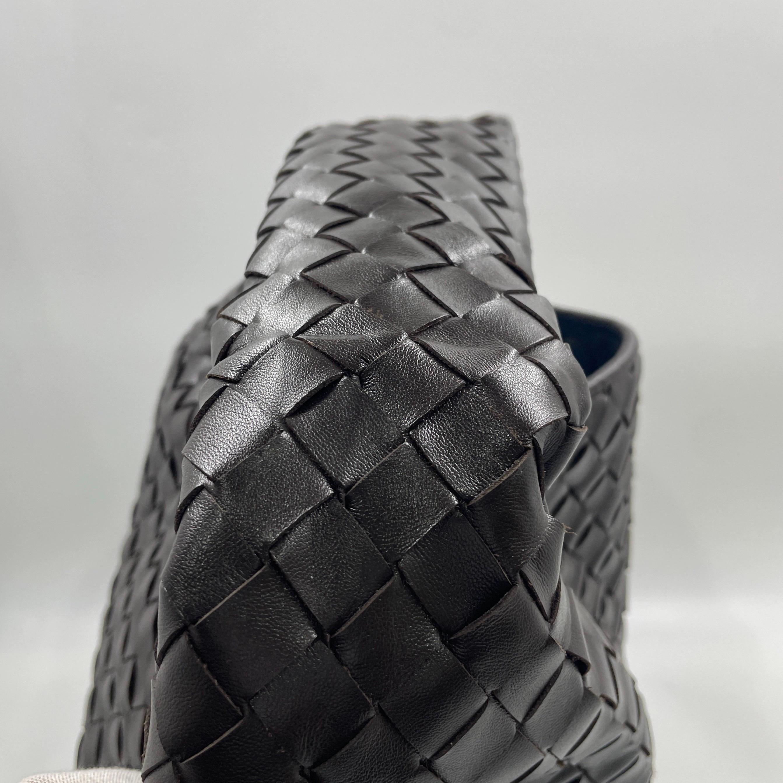 Bottega Veneta Hop Large Leather Fondant Chocolate Brown Hobo Bag en vente 9