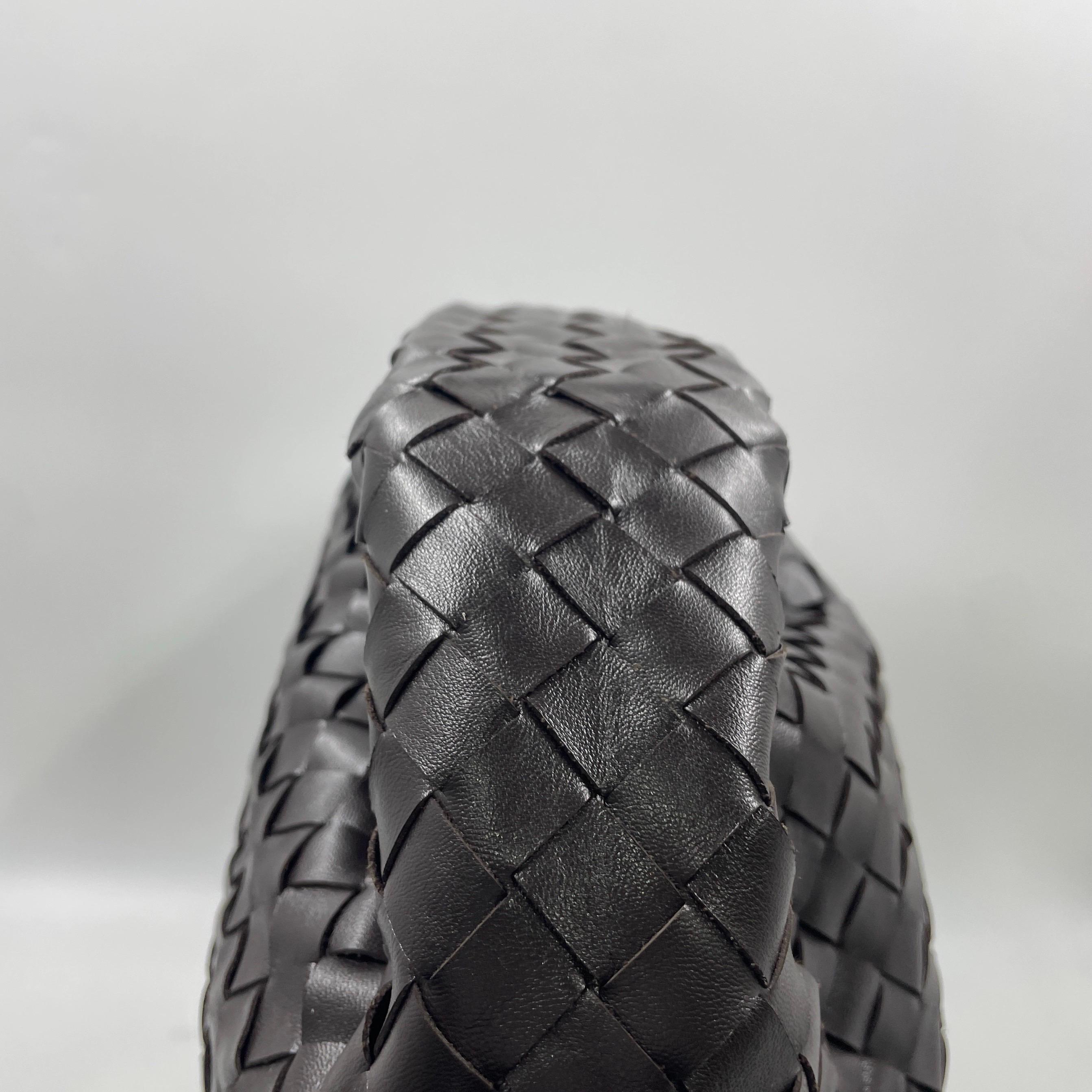 Bottega Veneta Hop Large Leather Fondant Chocolate Brown Hobo Bag en vente 11