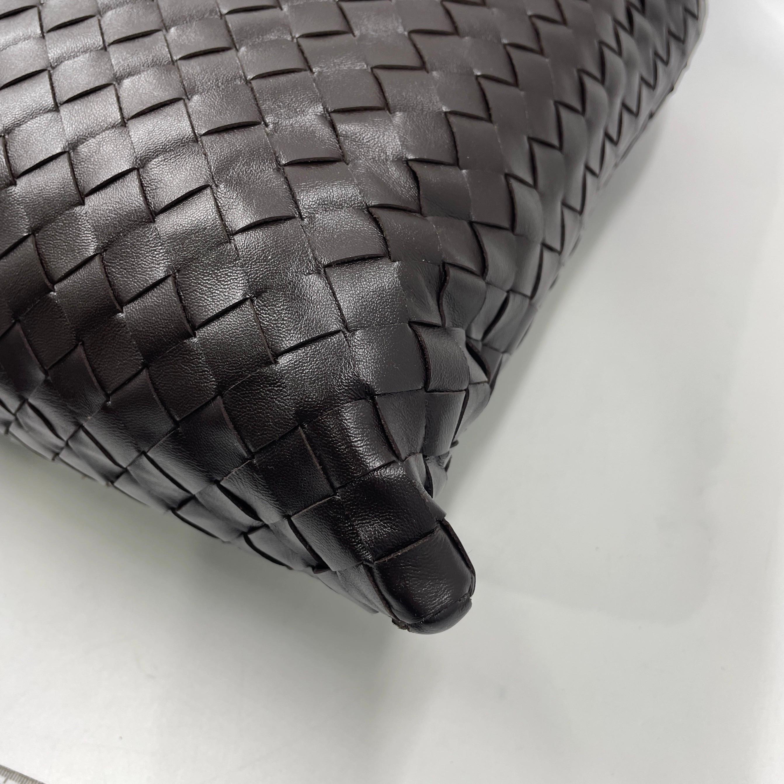 Bottega Veneta Hop Large Leather Fondant Chocolate Brown Hobo Bag en vente 12