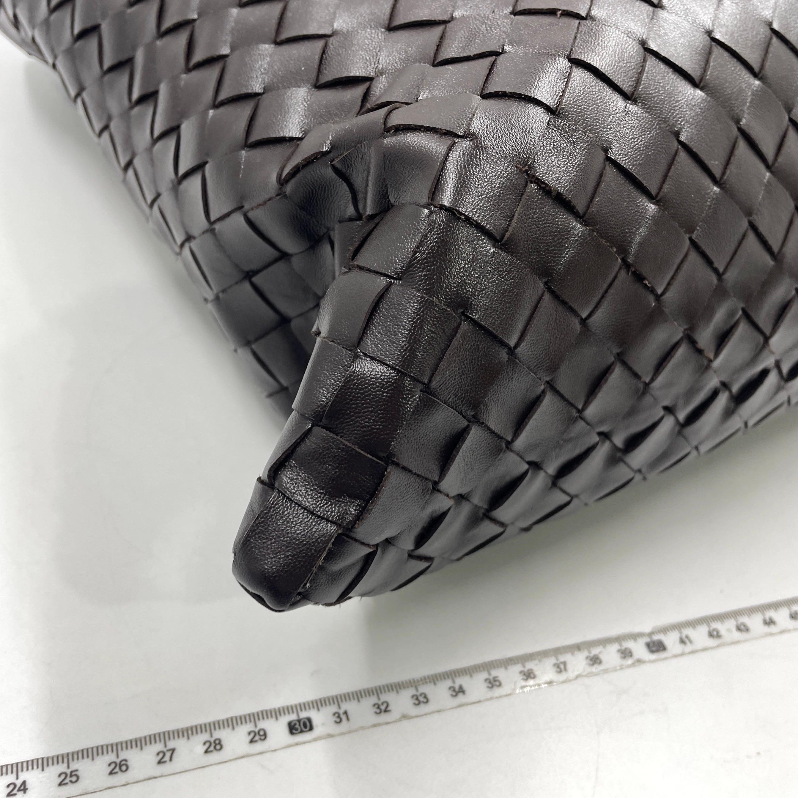 Bottega Veneta Hop Large Leather Fondant Chocolate Brown Hobo Bag en vente 14