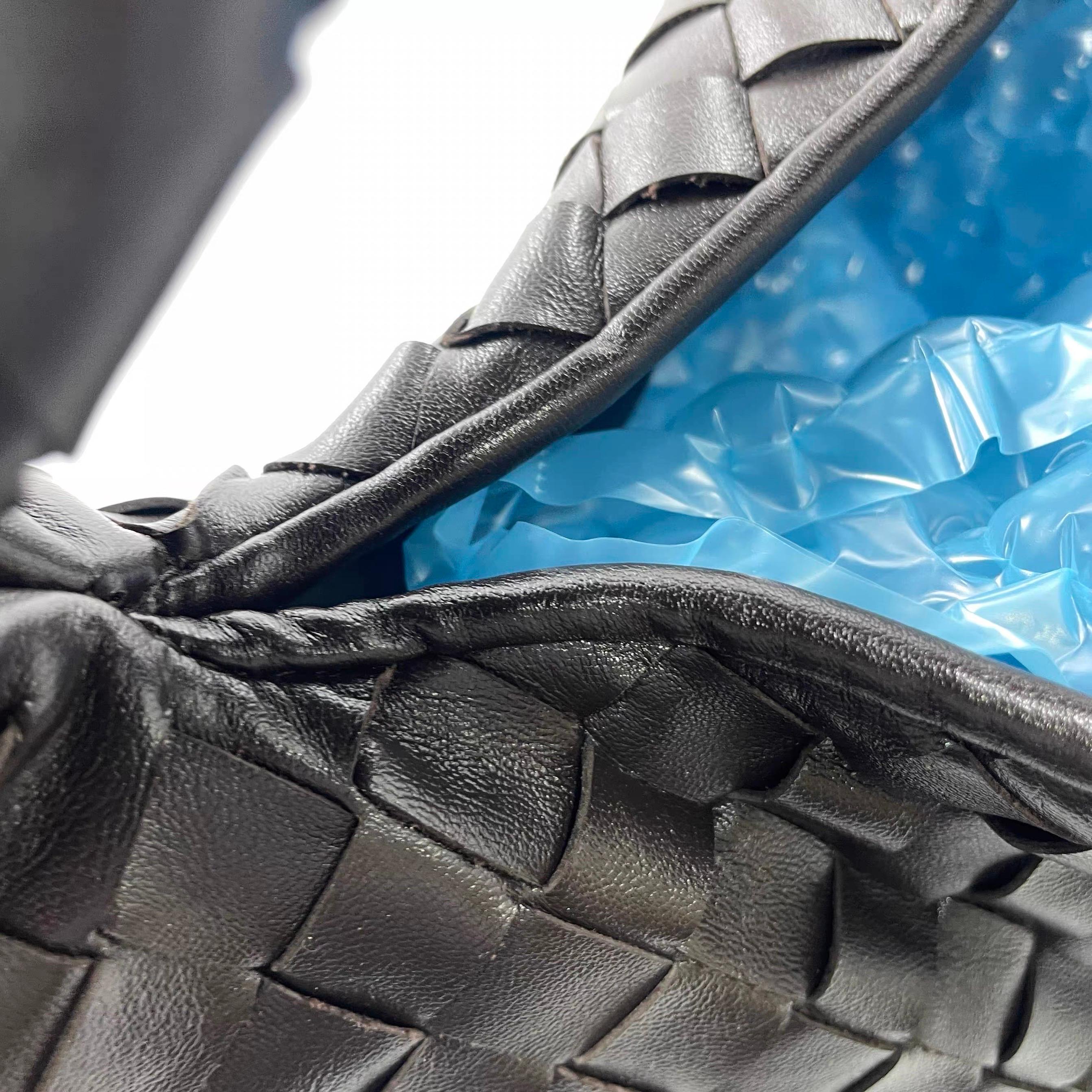 Bottega Veneta Hop Large Leather Fondant Chocolate Brown Hobo Bag en vente 15