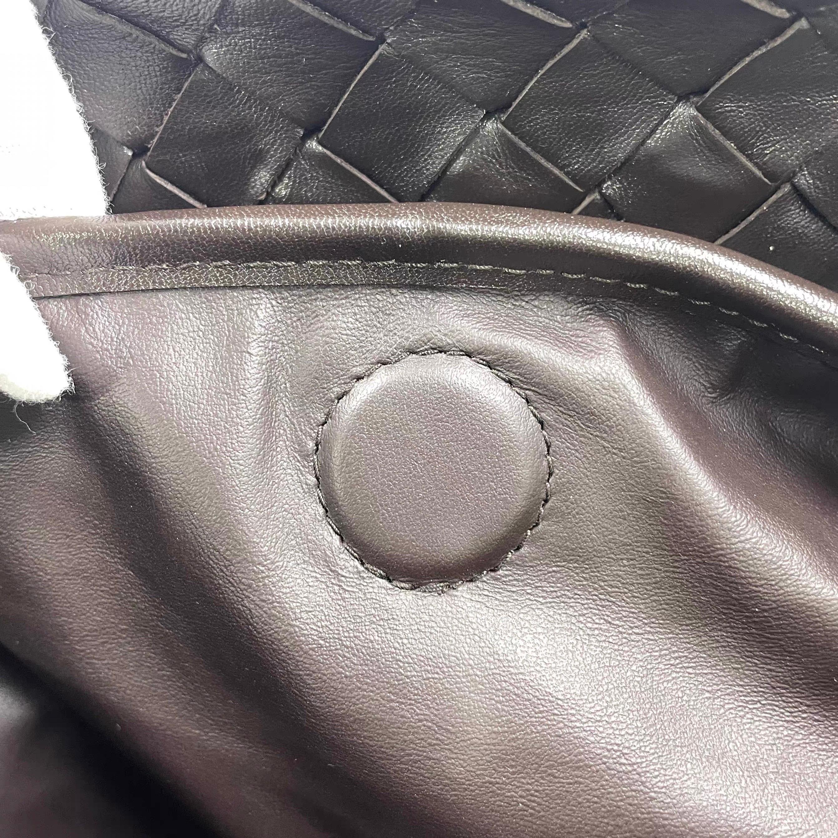 Bottega Veneta Hop Large Leather Fondant Chocolate Brown Hobo Bag en vente 16