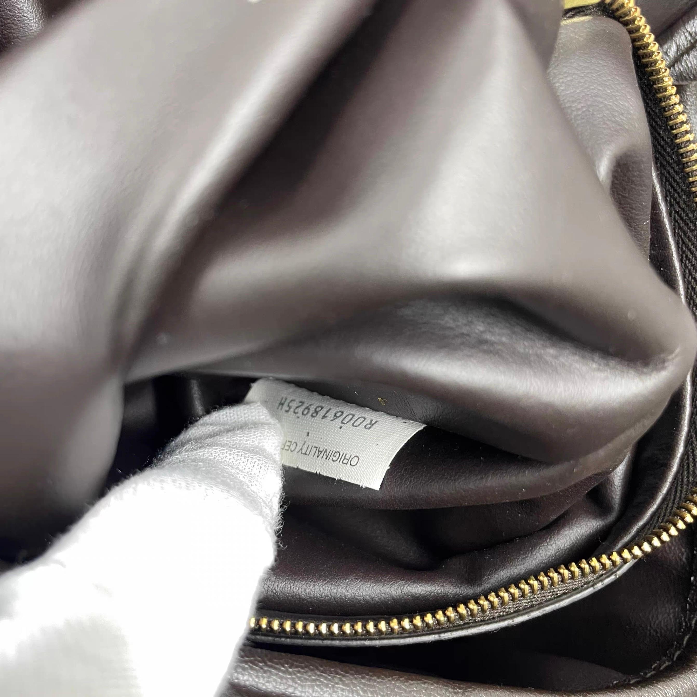 Bottega Veneta Hop Large Leather Fondant Chocolate Brown Hobo Bag en vente 18