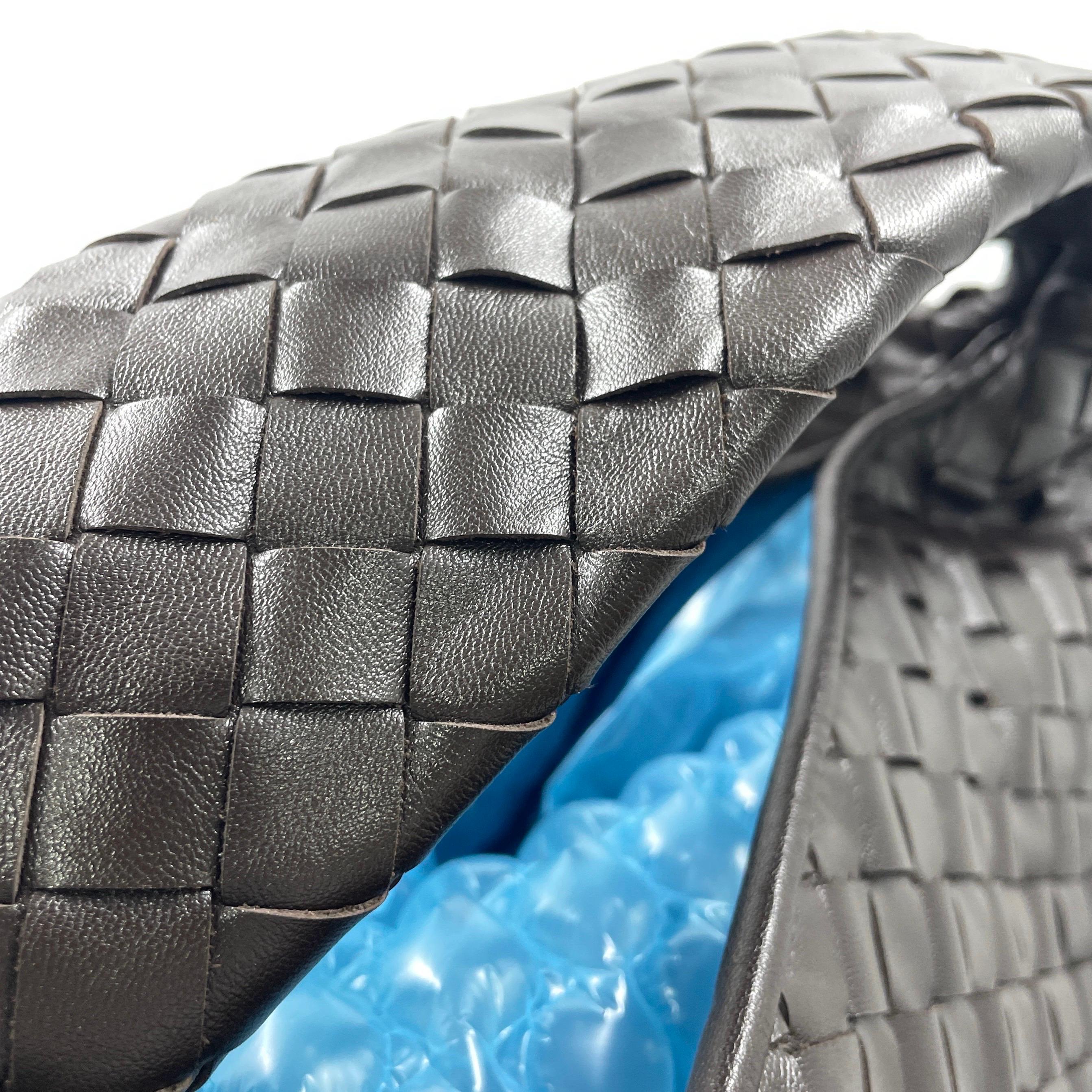 Bottega Veneta Hop Large Leather Fondant Chocolate Brown Hobo Bag en vente 19