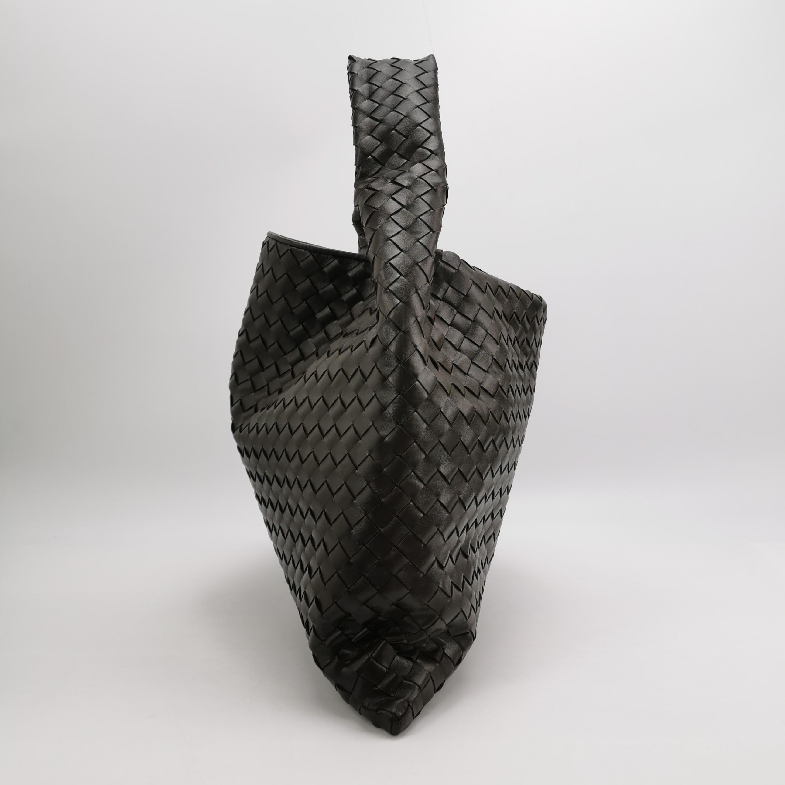 Noir Bottega Veneta Hop Large Leather Fondant Chocolate Brown Hobo Bag en vente