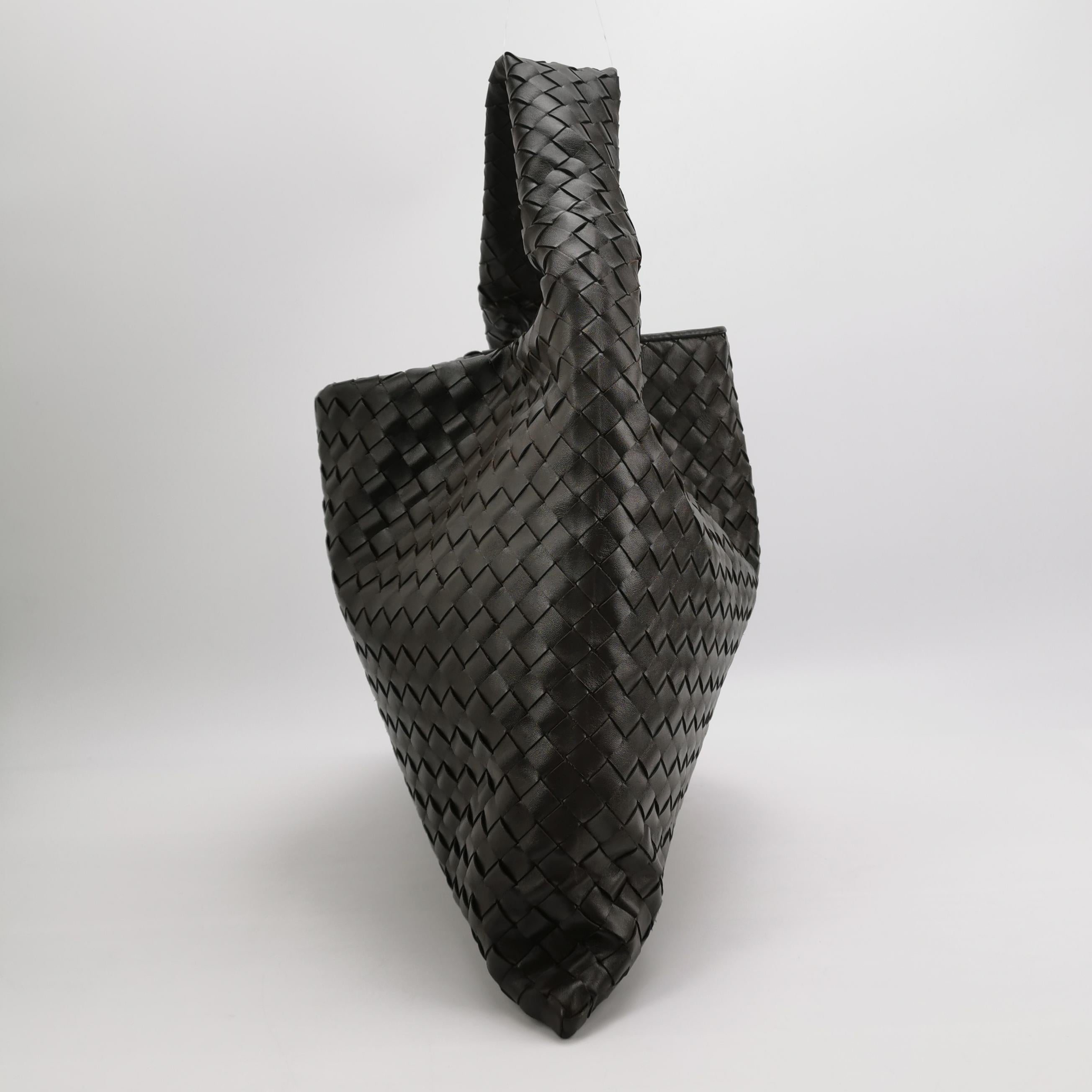 Bottega Veneta Hop Large Leather Fondant Chocolate Brown Hobo Bag Excellent état - En vente à AUBERVILLIERS, FR