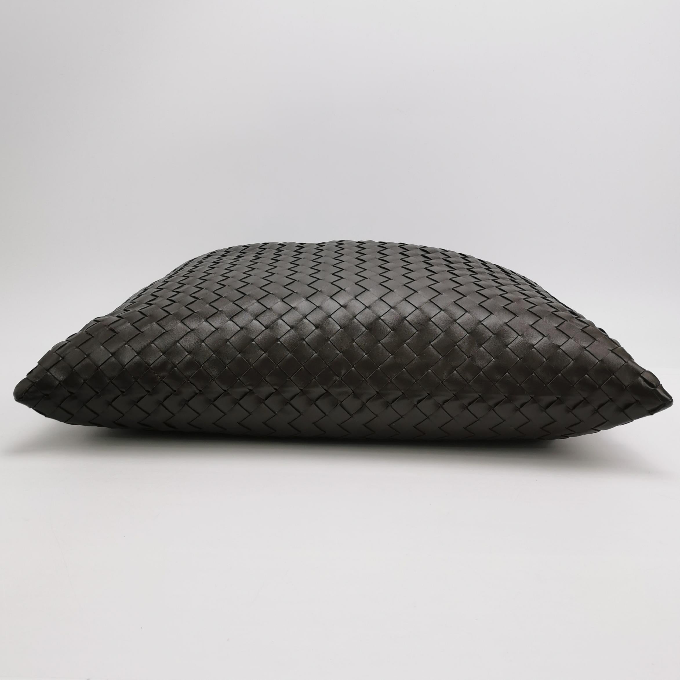 Bottega Veneta Hop Large Leather Fondant Chocolate Brown Hobo Bag en vente 1