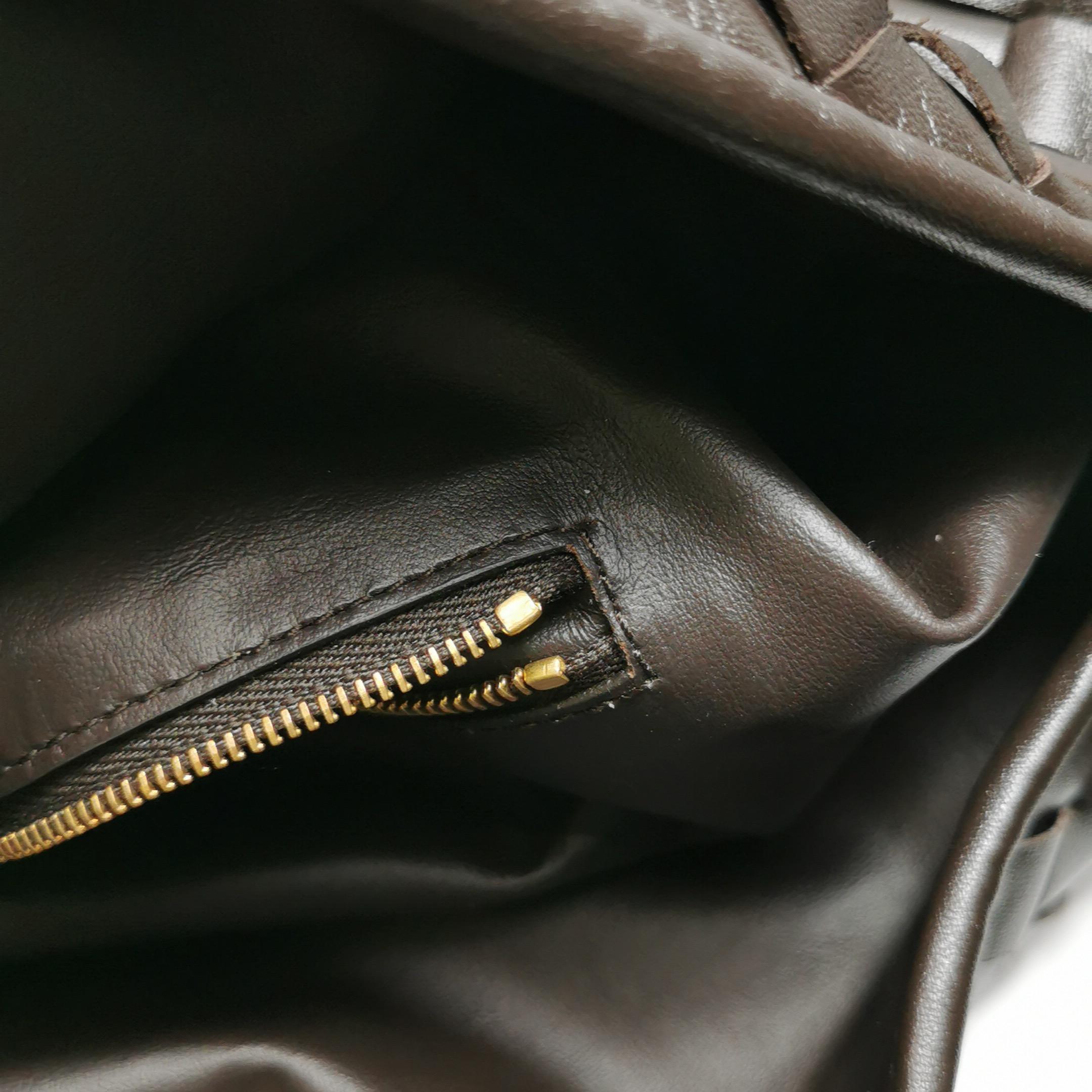 Bottega Veneta Hop Large Leather Fondant Chocolate Brown Hobo Bag en vente 4