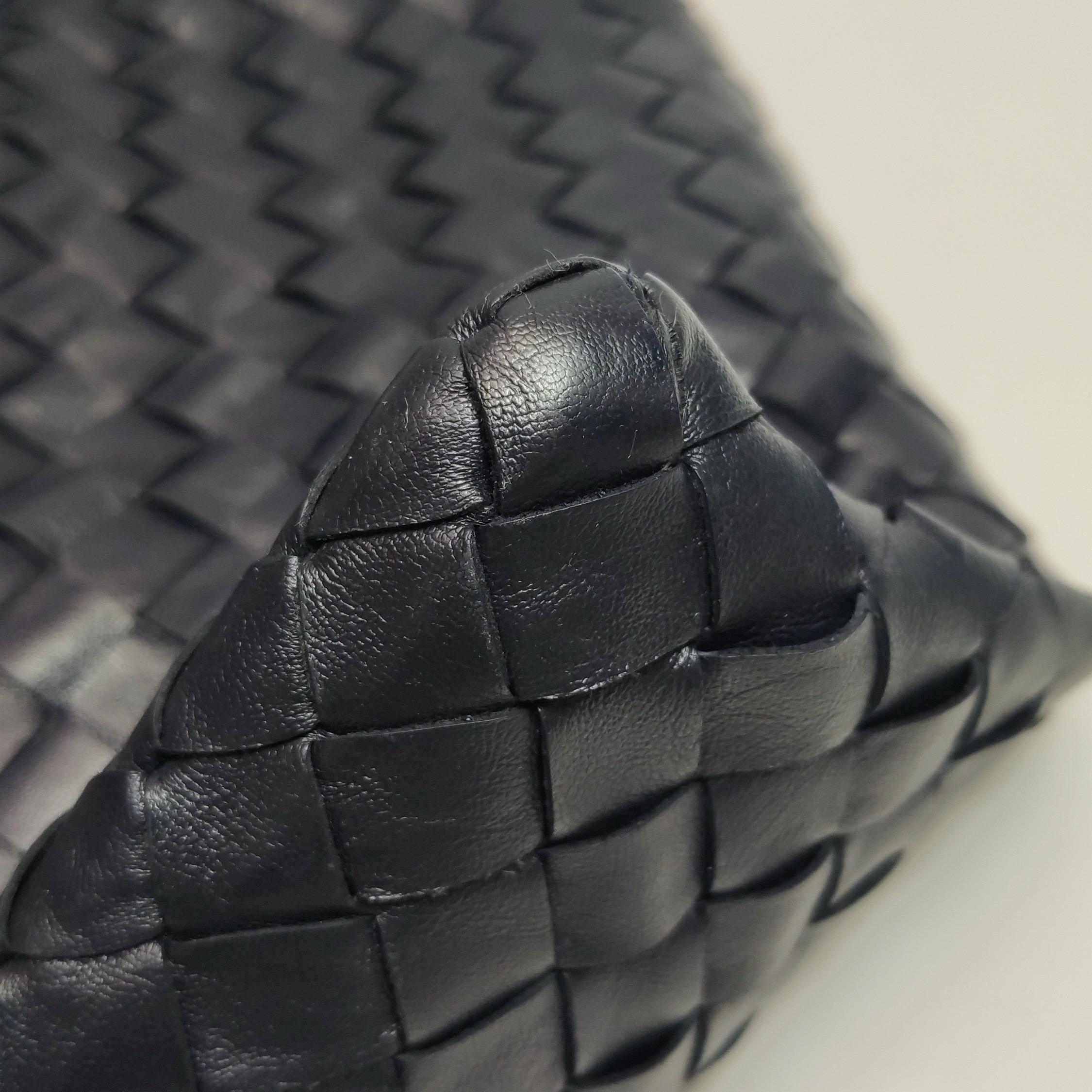 Bottega Veneta Hop Large Leather Navy Hobo Bag 55cm en vente 11