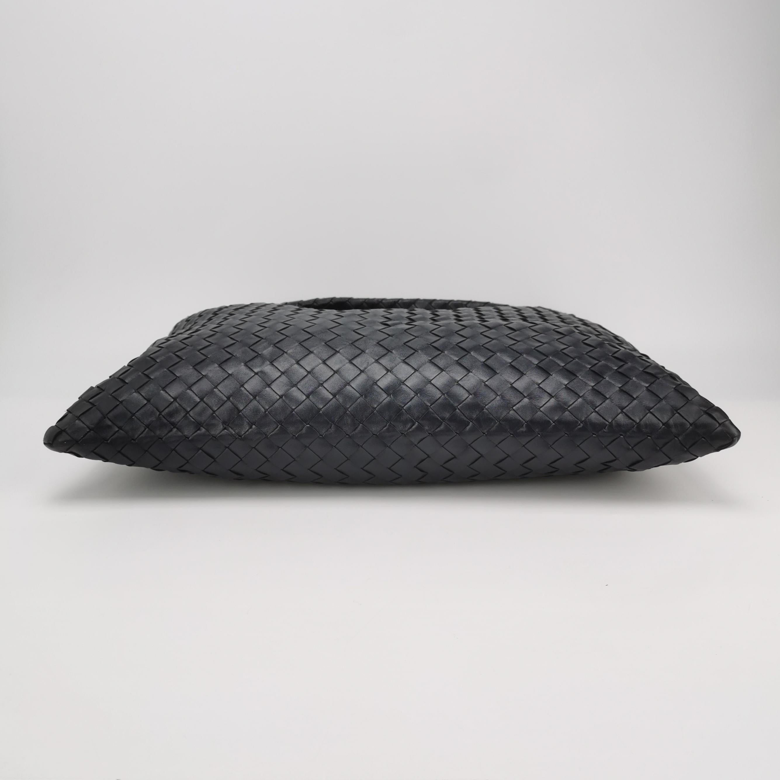 Noir Bottega Veneta Hop Large Leather Navy Hobo Bag 55cm en vente