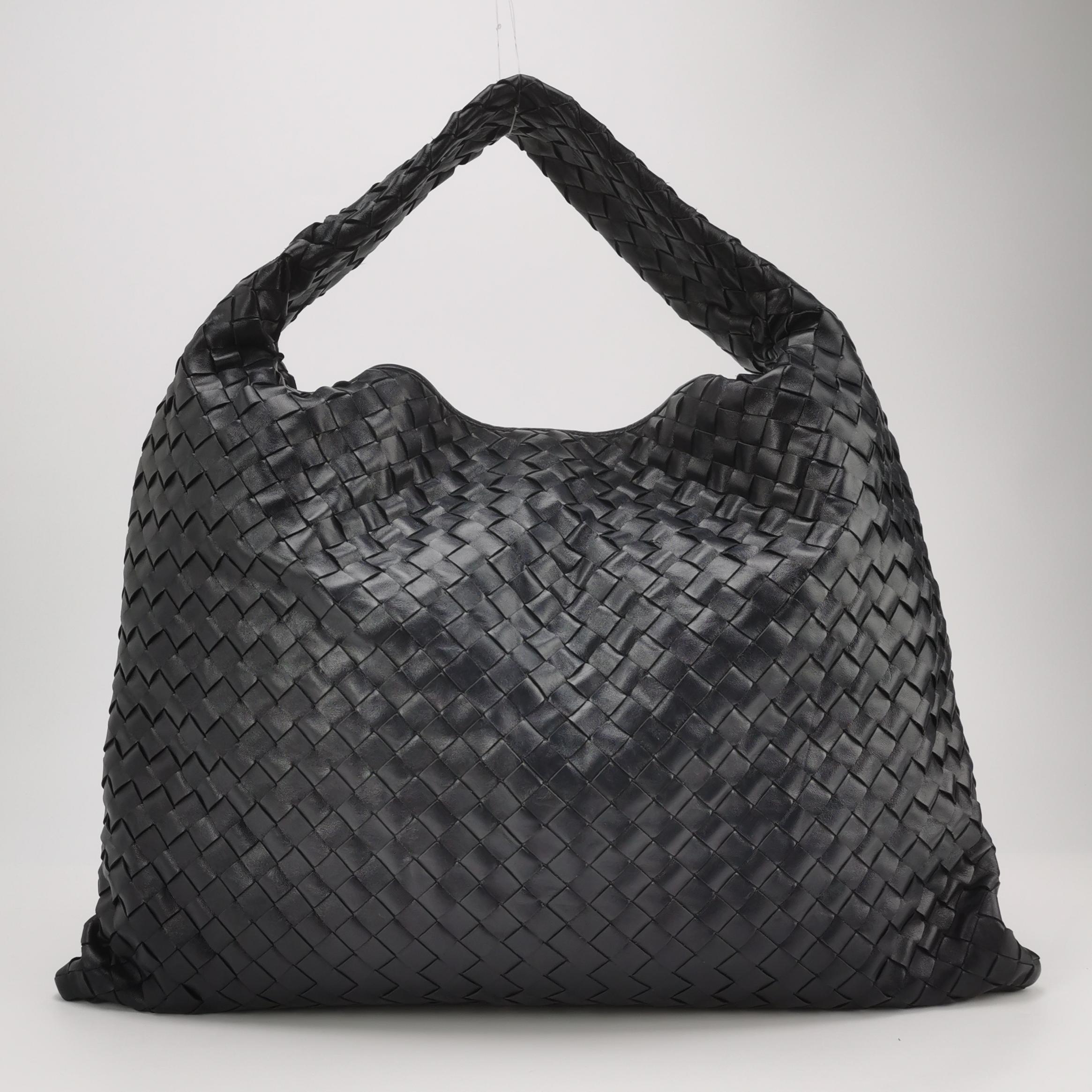 Bottega Veneta Hop Large Leather Navy Hobo Bag 55cm Excellent état - En vente à AUBERVILLIERS, FR