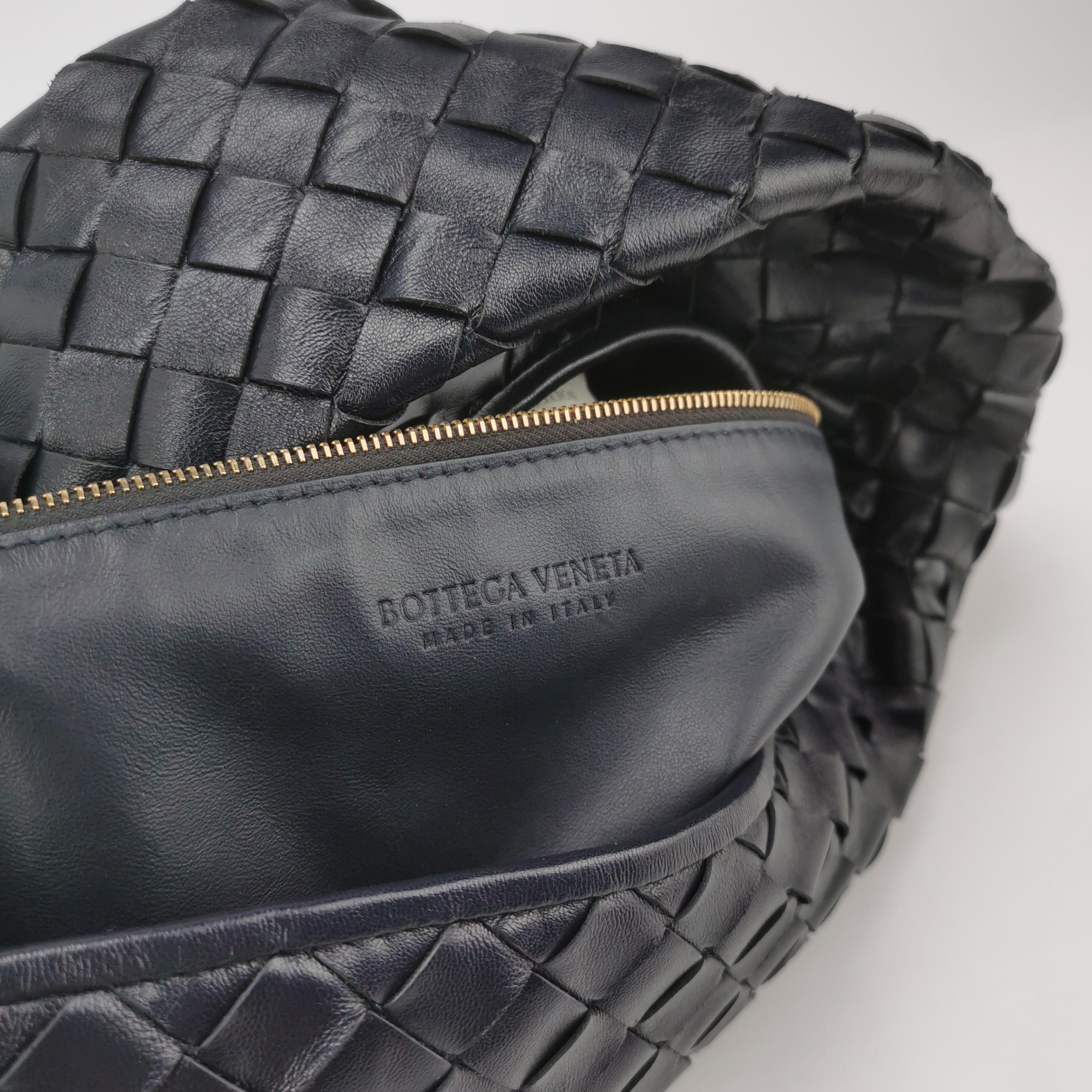 Bottega Veneta Hop Large Leather Navy Hobo Bag 55cm en vente 3