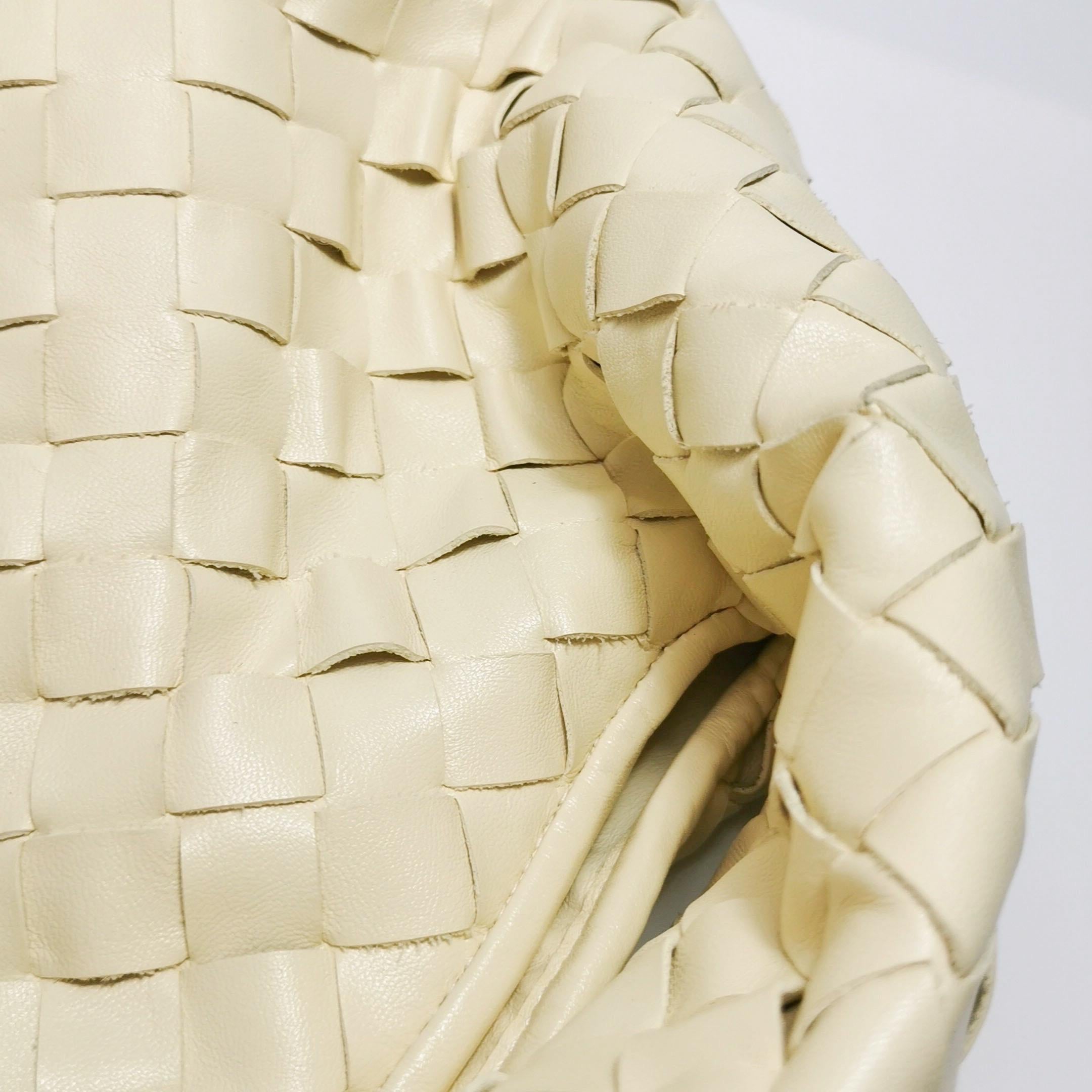 Bottega Veneta Hop Large Leather Pale Cream Yellow Hobo Bag For Sale 5