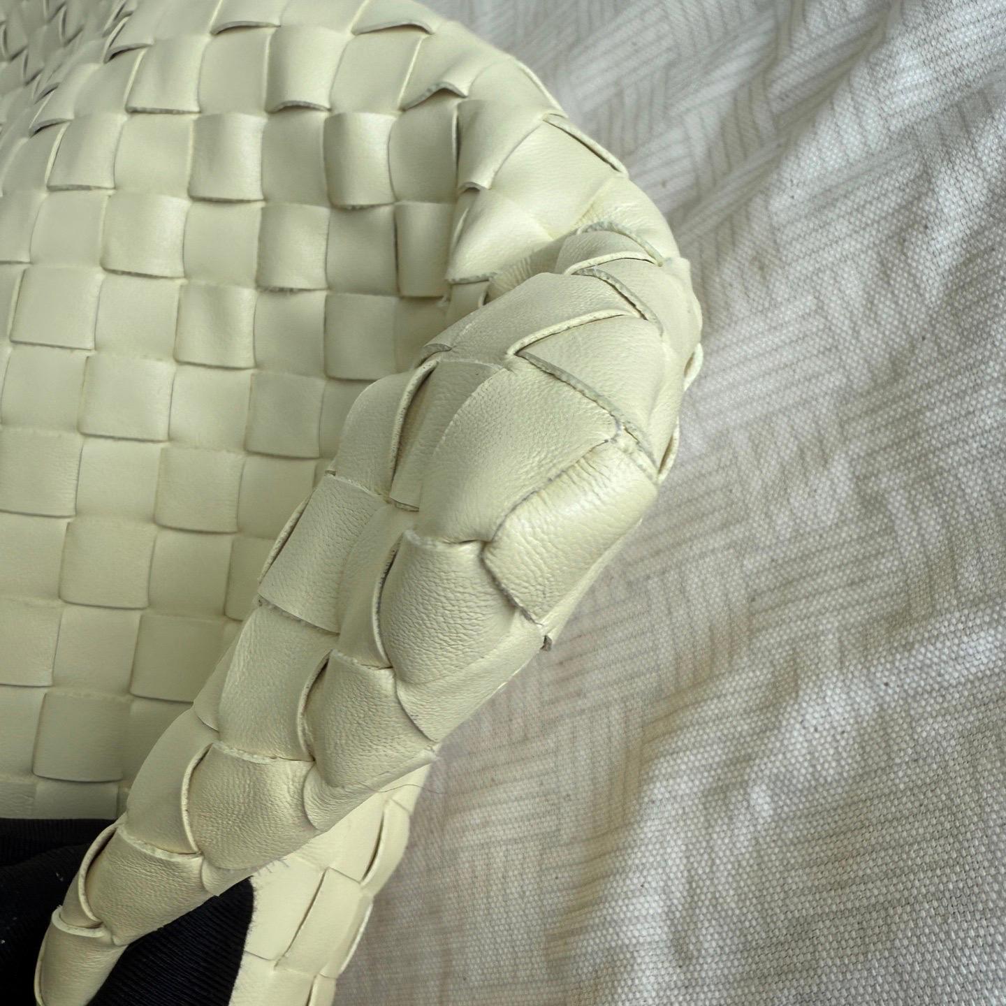 Bottega Veneta Hop Large Leather Pale Cream Yellow Hobo Bag en vente 7