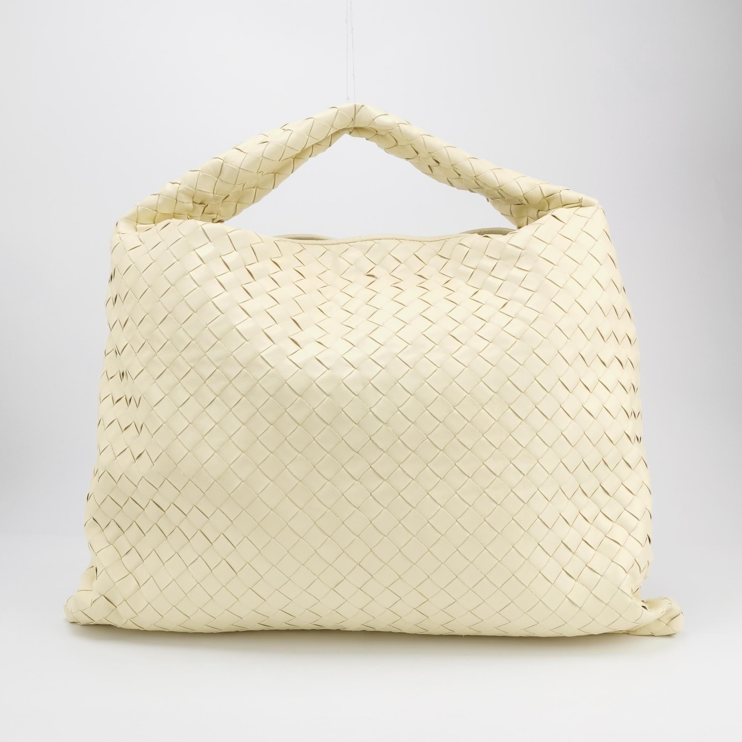 Bottega Veneta Hop Large Leather Pale Cream Yellow Hobo Bag For Sale 7