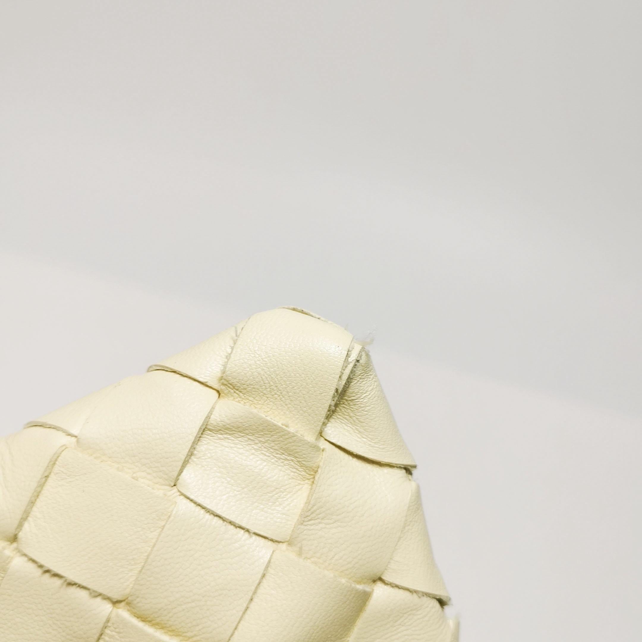 Bottega Veneta Hop Large Leather Pale Cream Yellow Hobo Bag For Sale 8