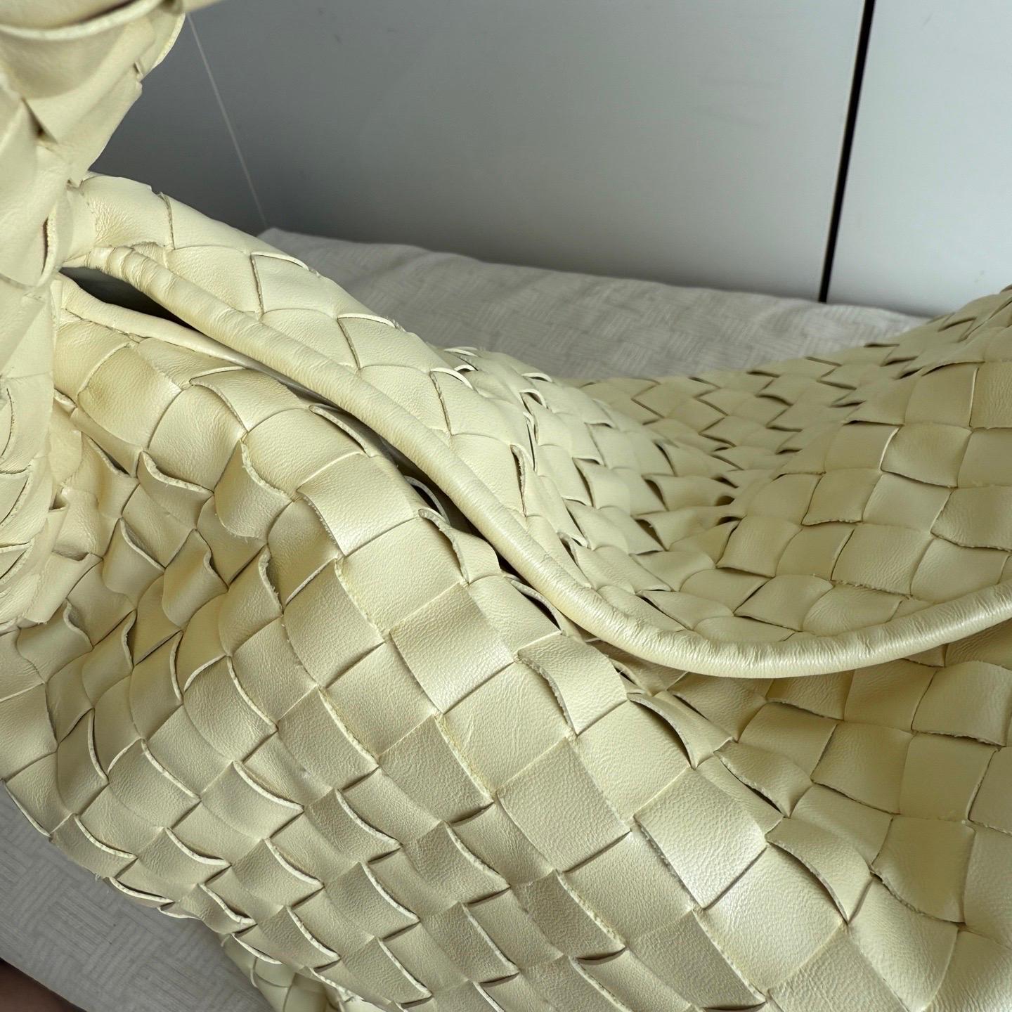 Bottega Veneta Hop Large Leather Pale Cream Yellow Hobo Bag en vente 9