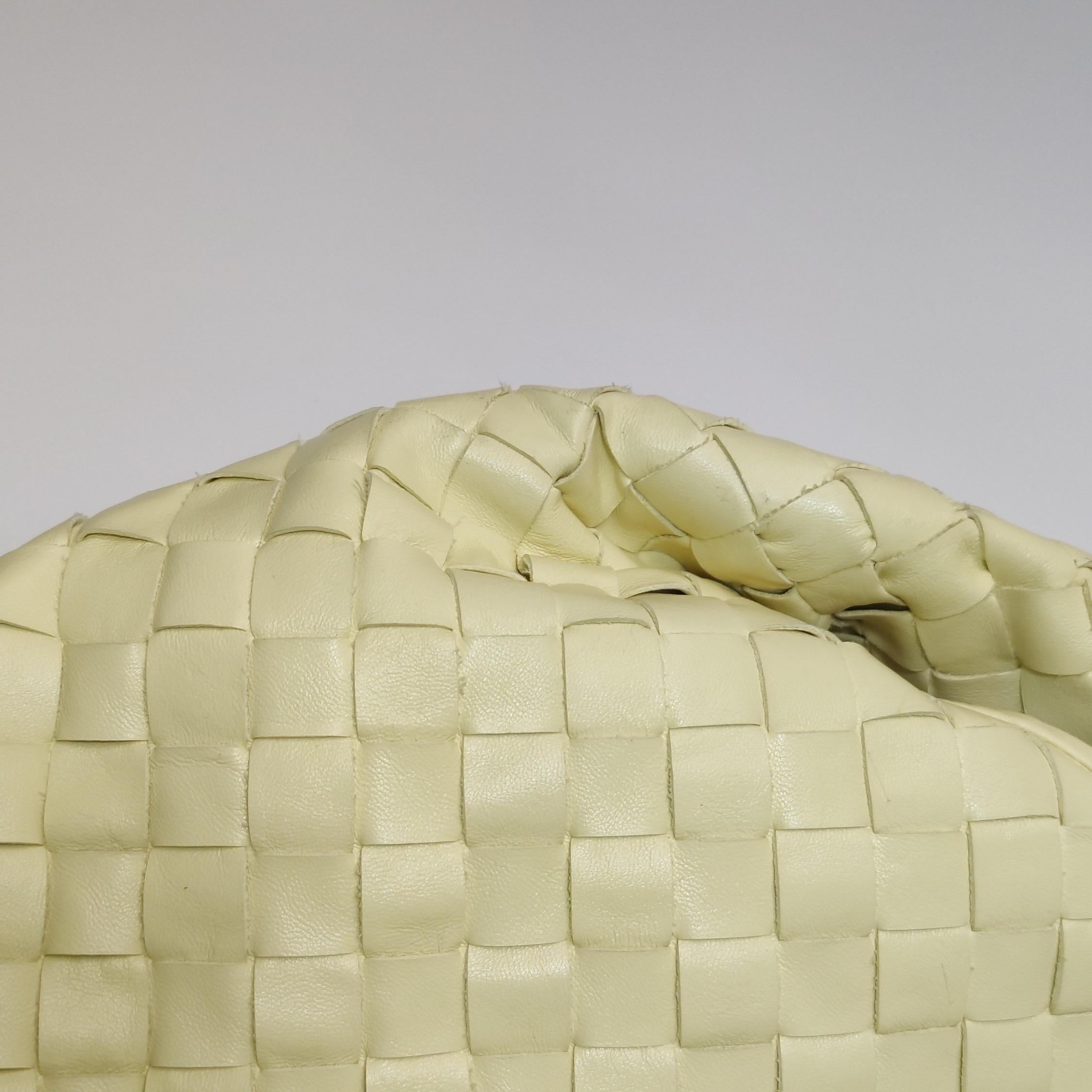 Bottega Veneta Hop Large Borsa Hobo in pelle giallo crema chiaro in vendita 9