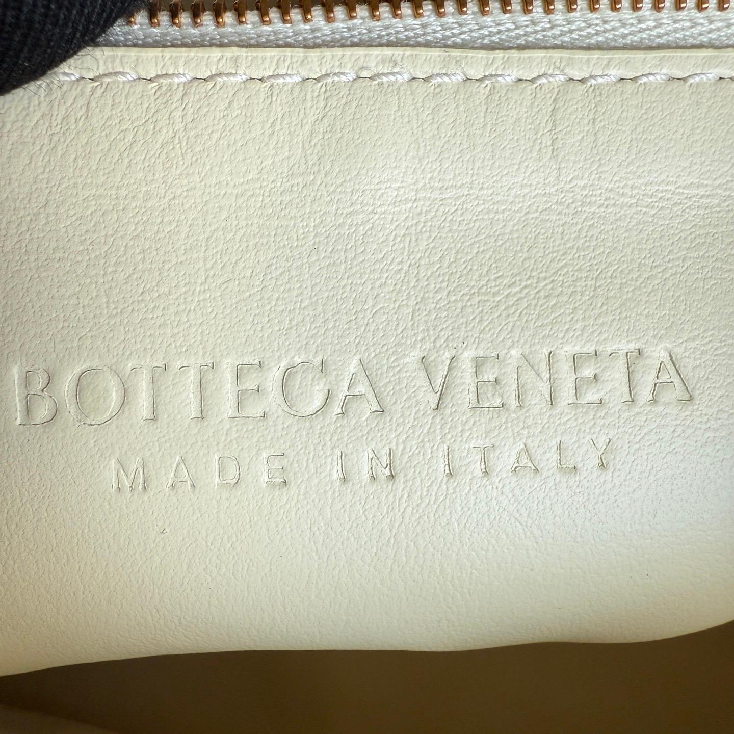 Bottega Veneta Hop Large Leather Pale Cream Yellow Hobo Bag en vente 11