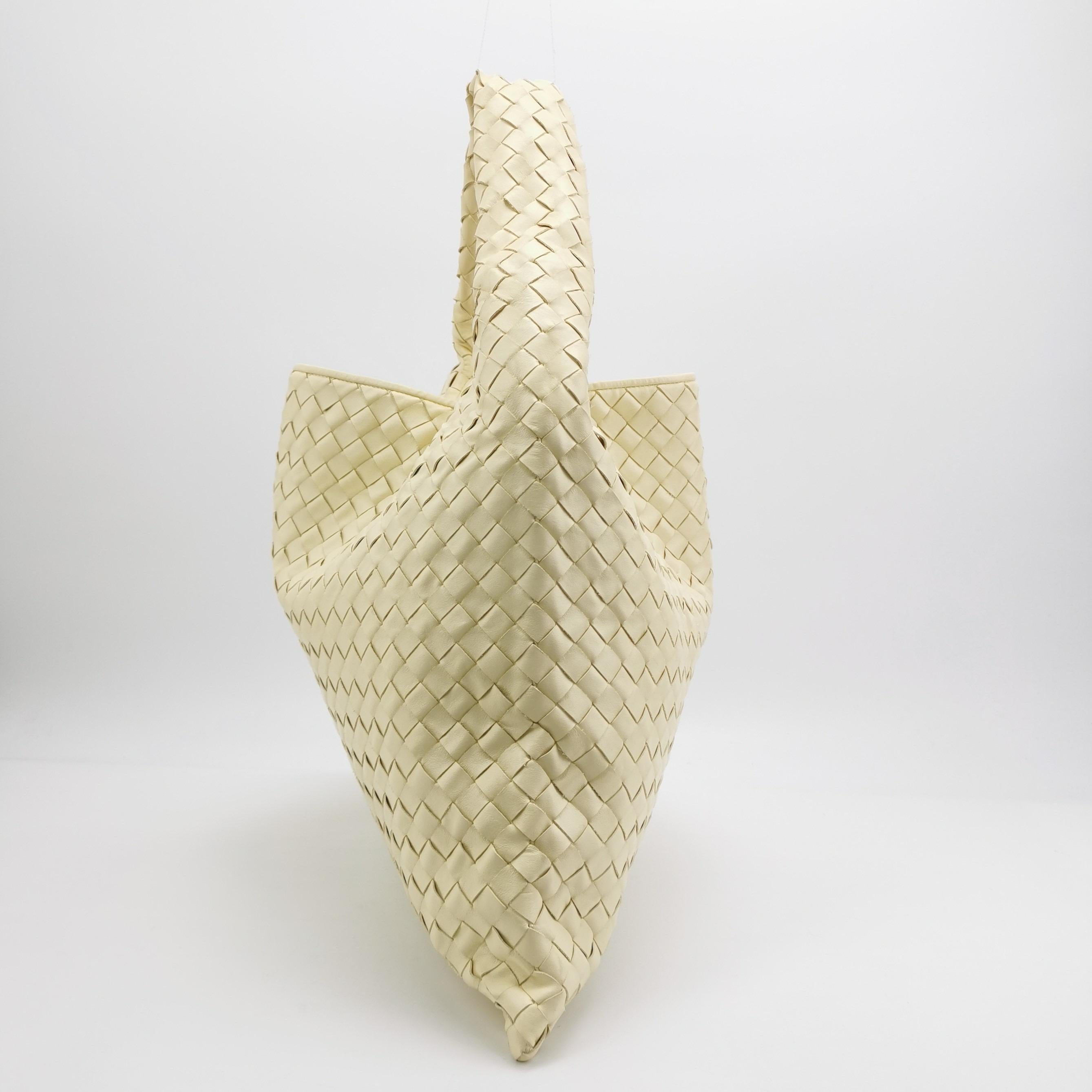 Bianco Bottega Veneta Hop Large Borsa Hobo in pelle giallo crema chiaro in vendita