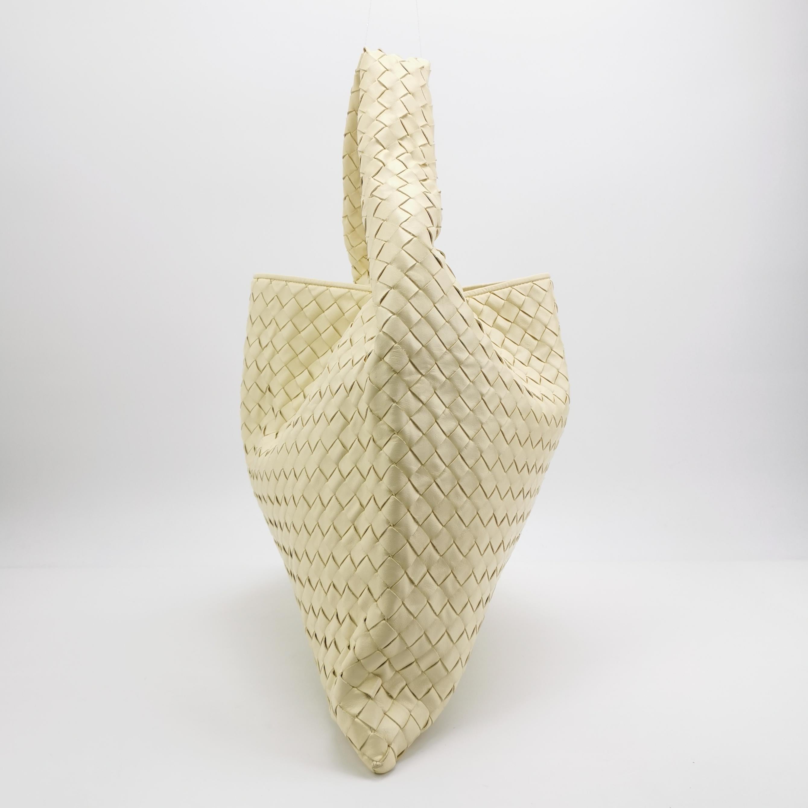 Bottega Veneta Hop Large Borsa Hobo in pelle giallo crema chiaro In condizioni ottime in vendita a AUBERVILLIERS, FR