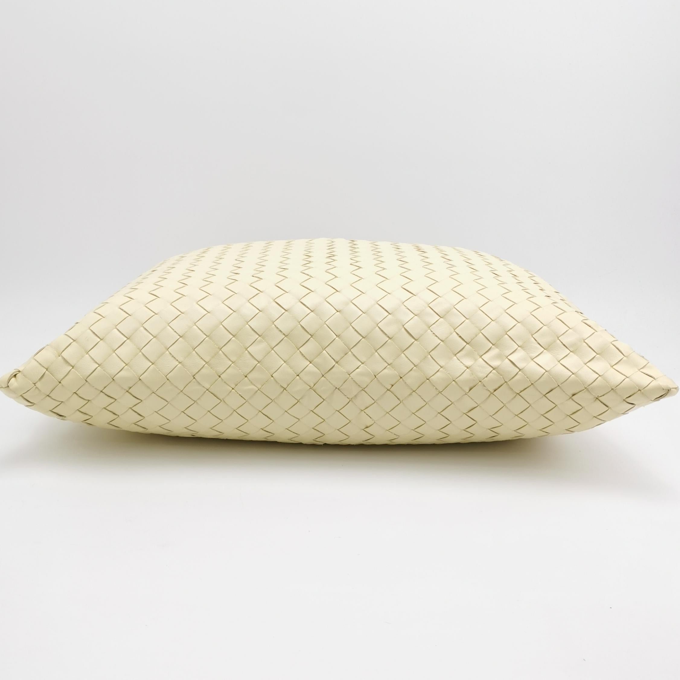 Bottega Veneta Hop Large Borsa Hobo in pelle giallo crema chiaro in vendita 1