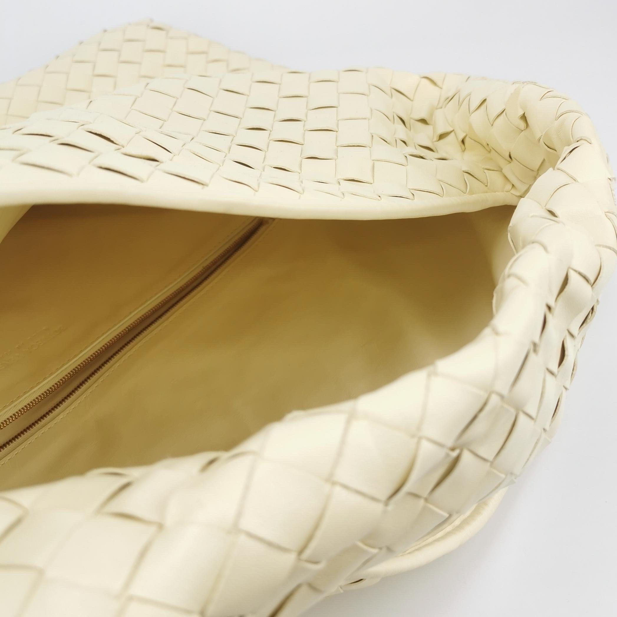 Bottega Veneta Hop Large Leather Pale Cream Yellow Hobo Bag For Sale 3