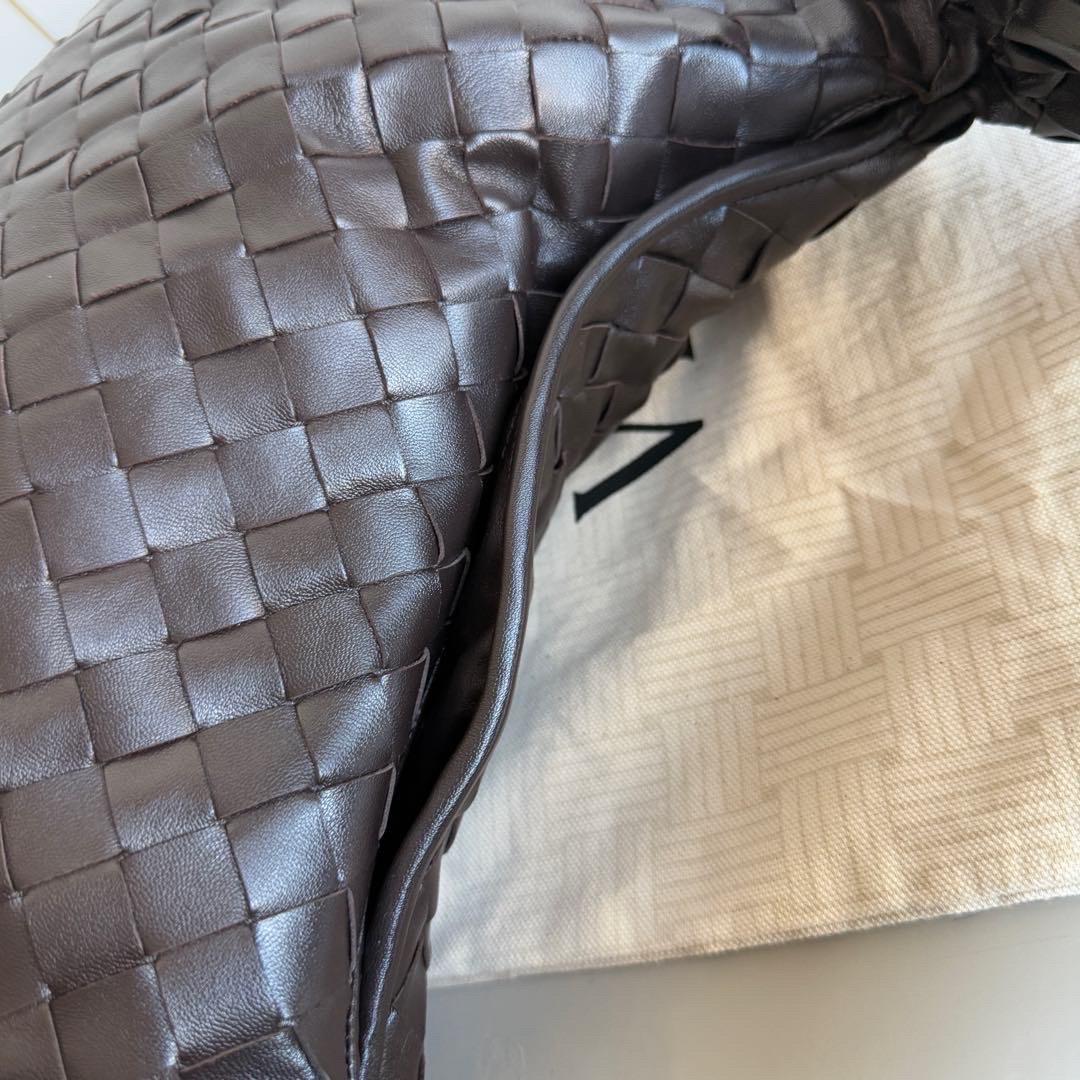 Bottega Veneta Hop Small Fondant Dark Chocolate Brown Leather Bag In New Condition In AUBERVILLIERS, FR