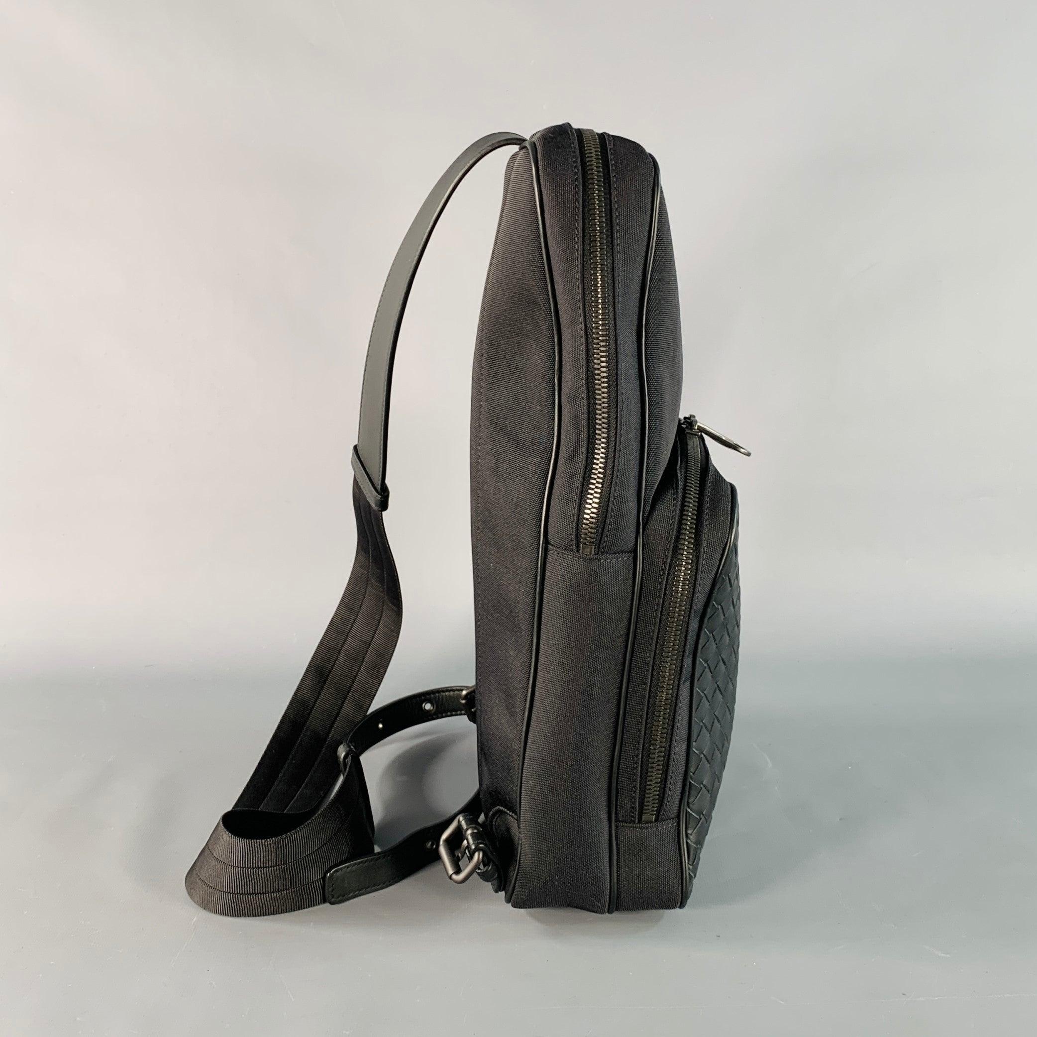 Noir BOTTEGA VENETA Intrecchiato Black Woven Nylon Leather Crossbody Sling Bag en vente