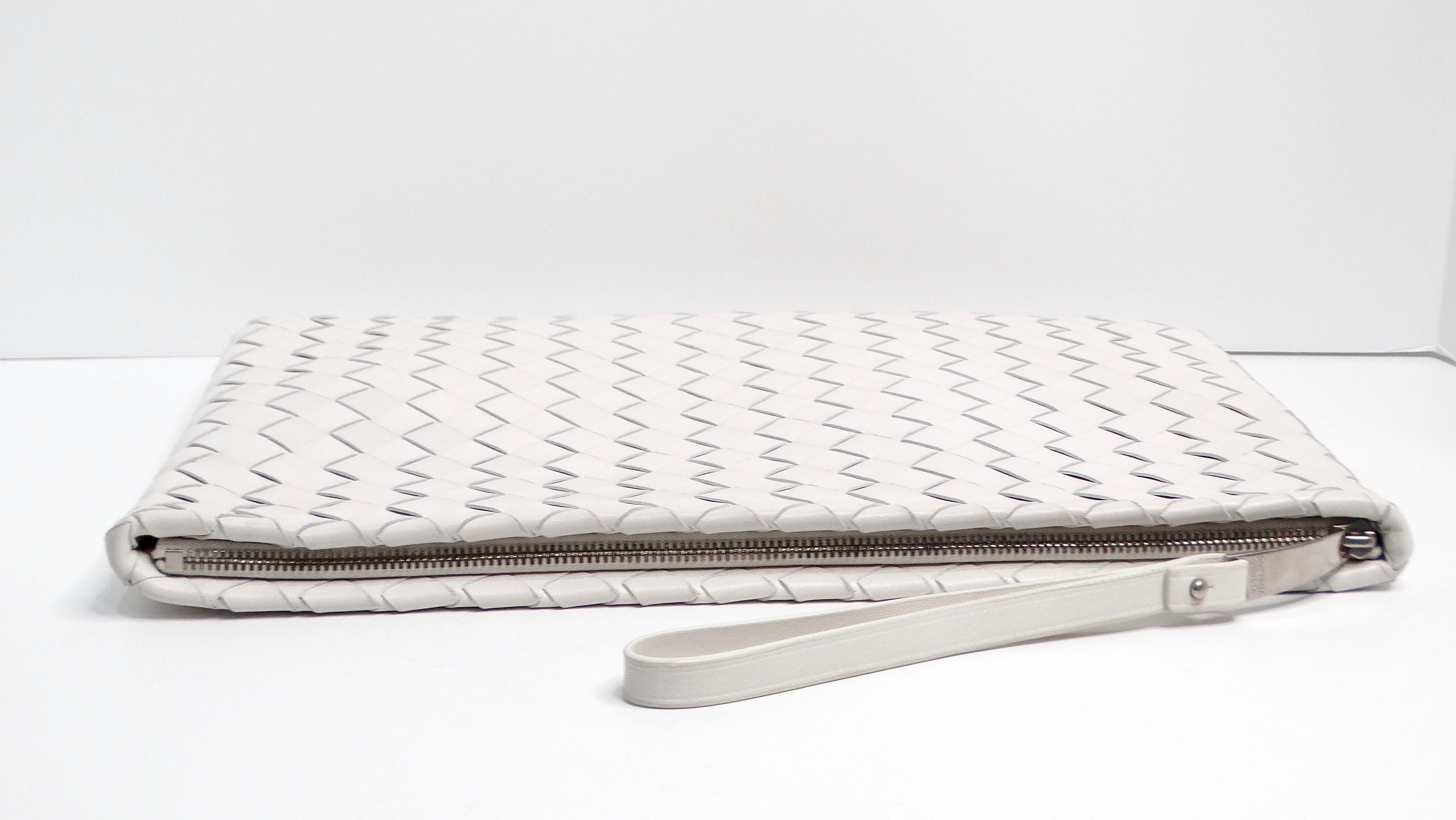 Bottega Veneta Intrecciato Agate Leather Wrist Pouch In Fair Condition For Sale In Scottsdale, AZ