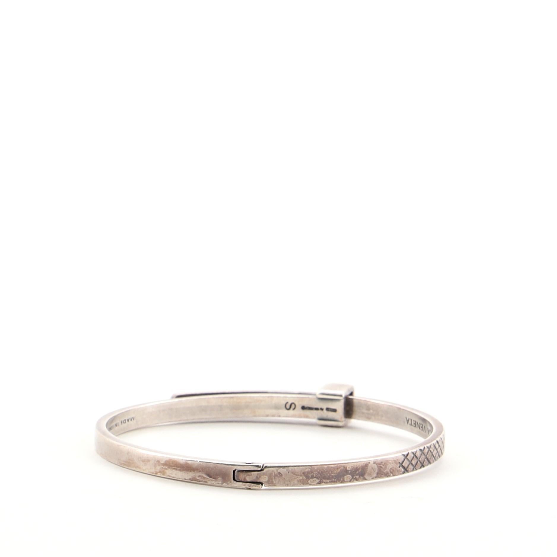 Bottega Veneta Intrecciato Bangle Sterling Silver
Silver

Condition Details: Moderate wear, scratches, dings and tarnish throughout.

49973MSC

Height 