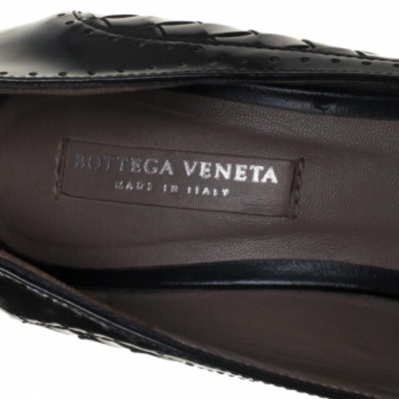Bottega Veneta Intrecciato Black Patent Leather Buckle Detail Pumps Size 36 For Sale 3