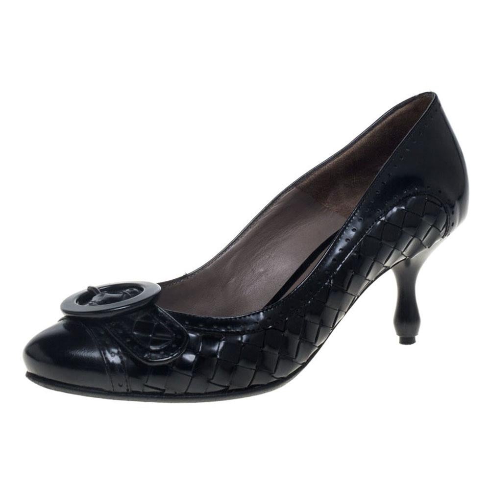 Bottega Veneta Intrecciato Black Patent Leather Buckle Detail Pumps Size 36 For Sale