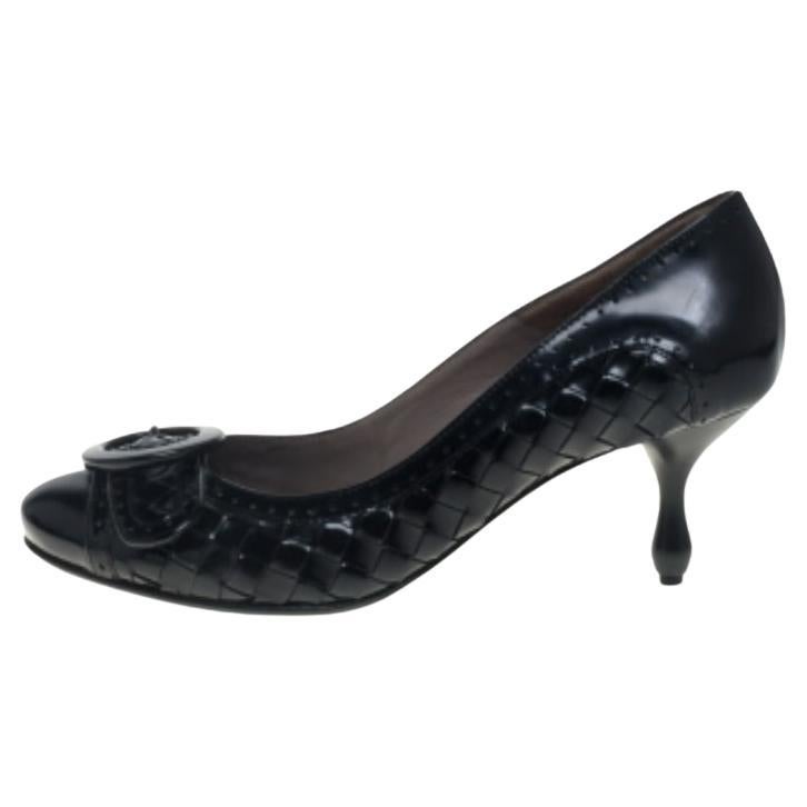 Bottega Veneta Intrecciato Black Patent Leather Buckle Detail Pumps Size 36 For Sale