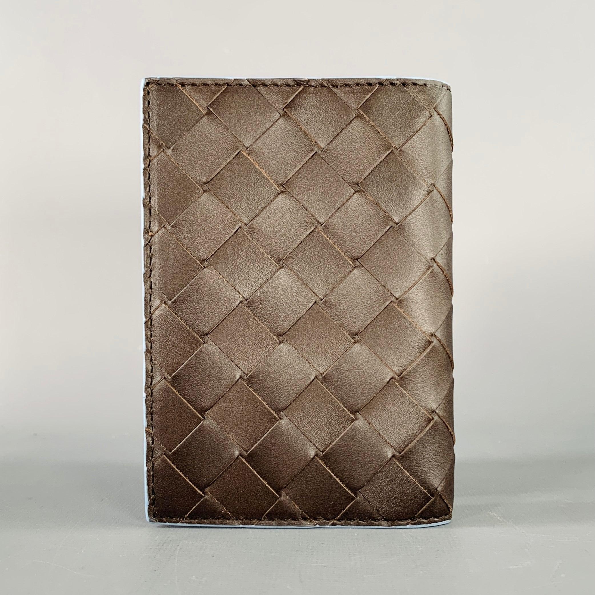 BOTTEGA VENETA passport holder
in brown leather featuring a signature Intrecciato woven design, contrasting blue trim, and multiple card slots. Comes with box. Made in Italy.New with Box. 

Marked:  R00045488H5 x 3.5 inches  
  
  
 
Sui Generis