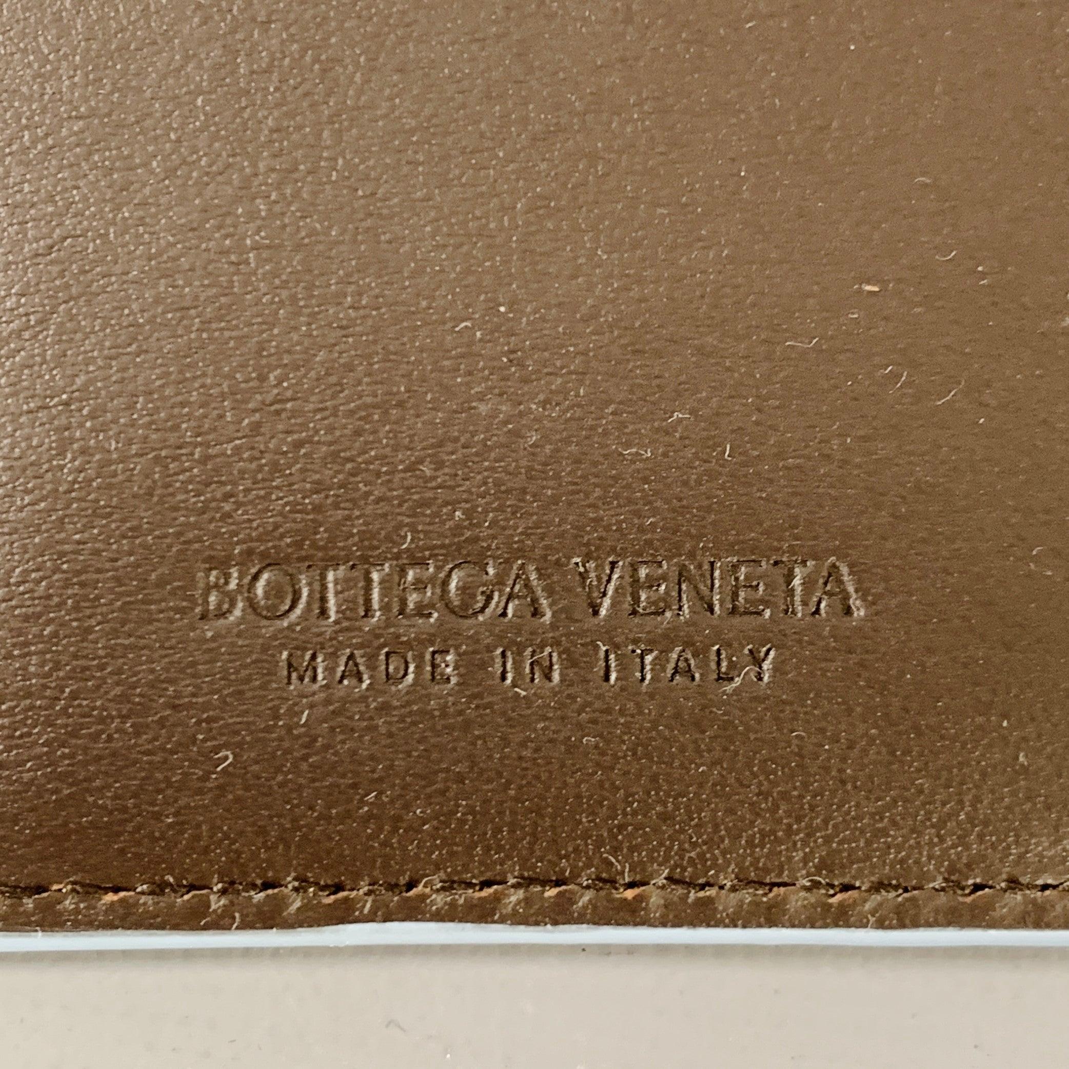 Men's BOTTEGA VENETA Intrecciato Brown Blue Woven Leather Passport Holder For Sale