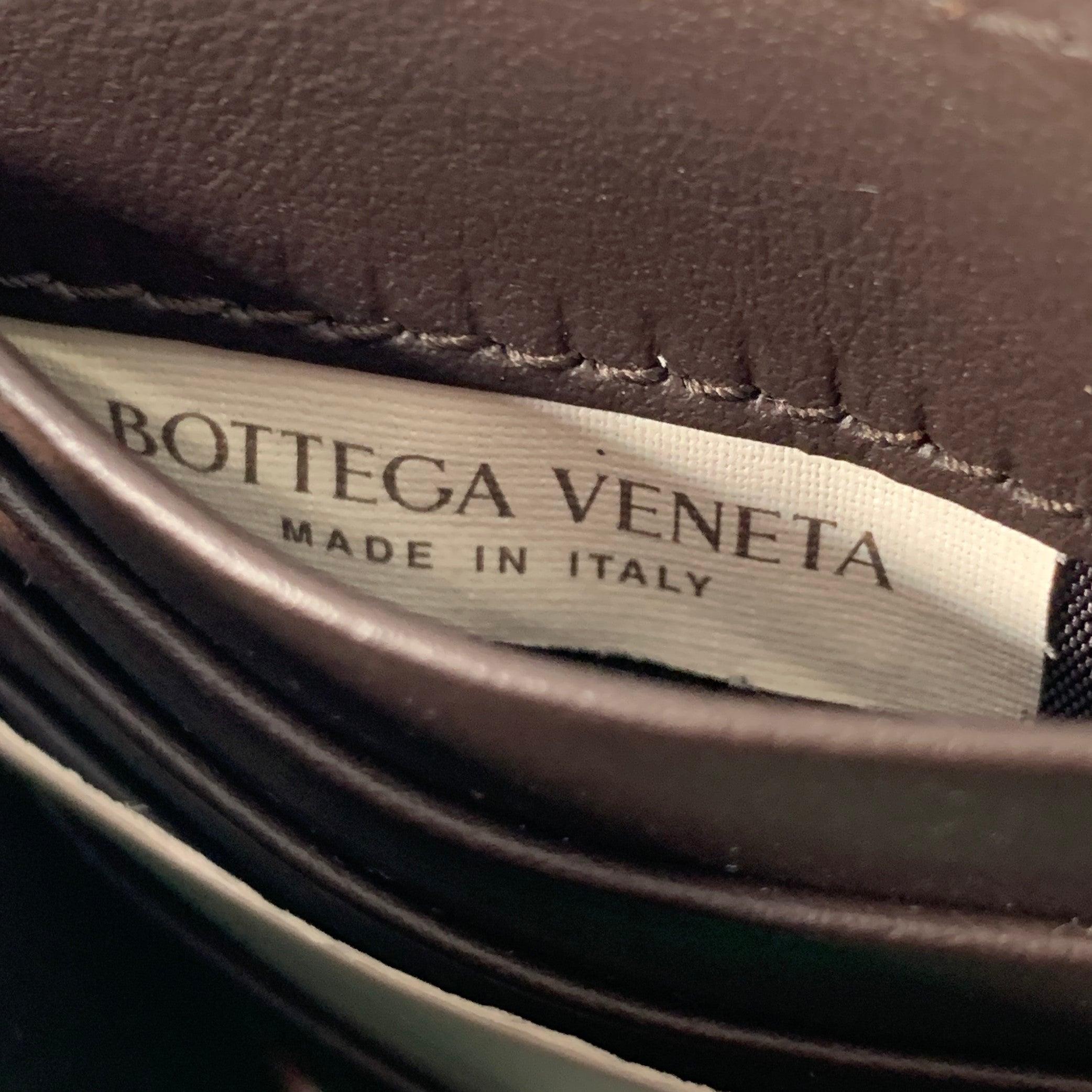 BOTTEGA VENETA Intrecciato Brown Blue Woven Leather Passport Holder For Sale 1