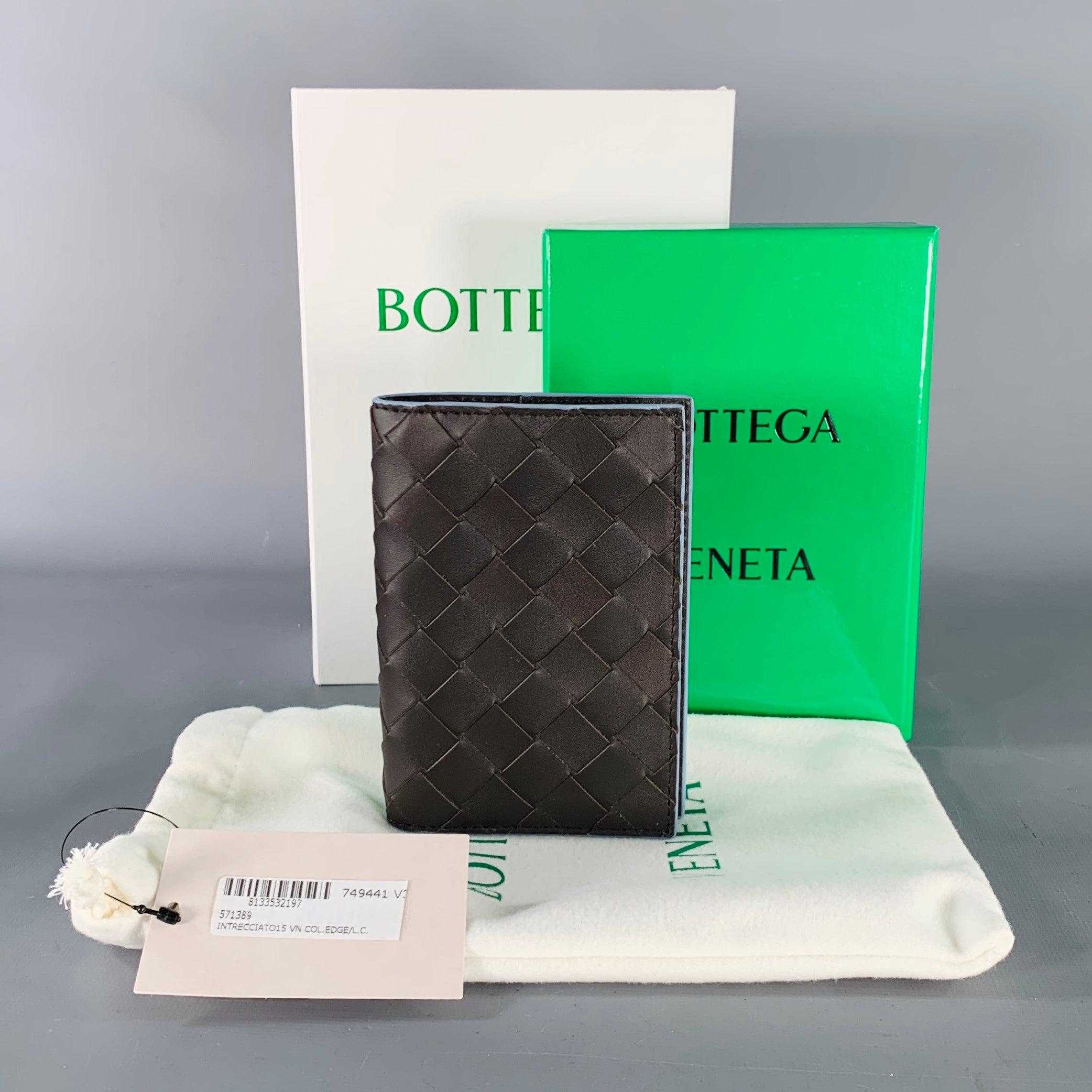 BOTTEGA VENETA Intrecciato Brown Blue Woven Leather Passport Holder For Sale 3
